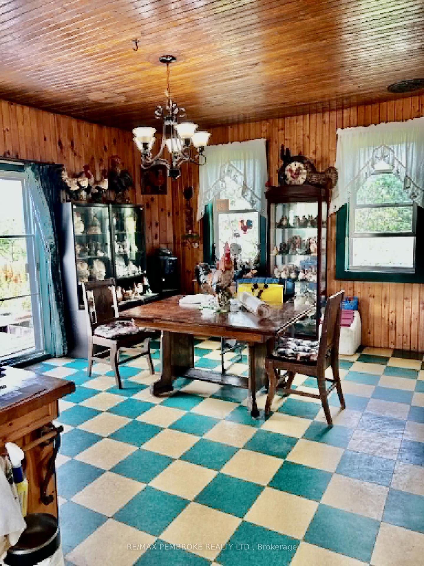 Photo 8 of 827 B Line Road, Laurentian Valley, Laurentian Valley — HOMEH