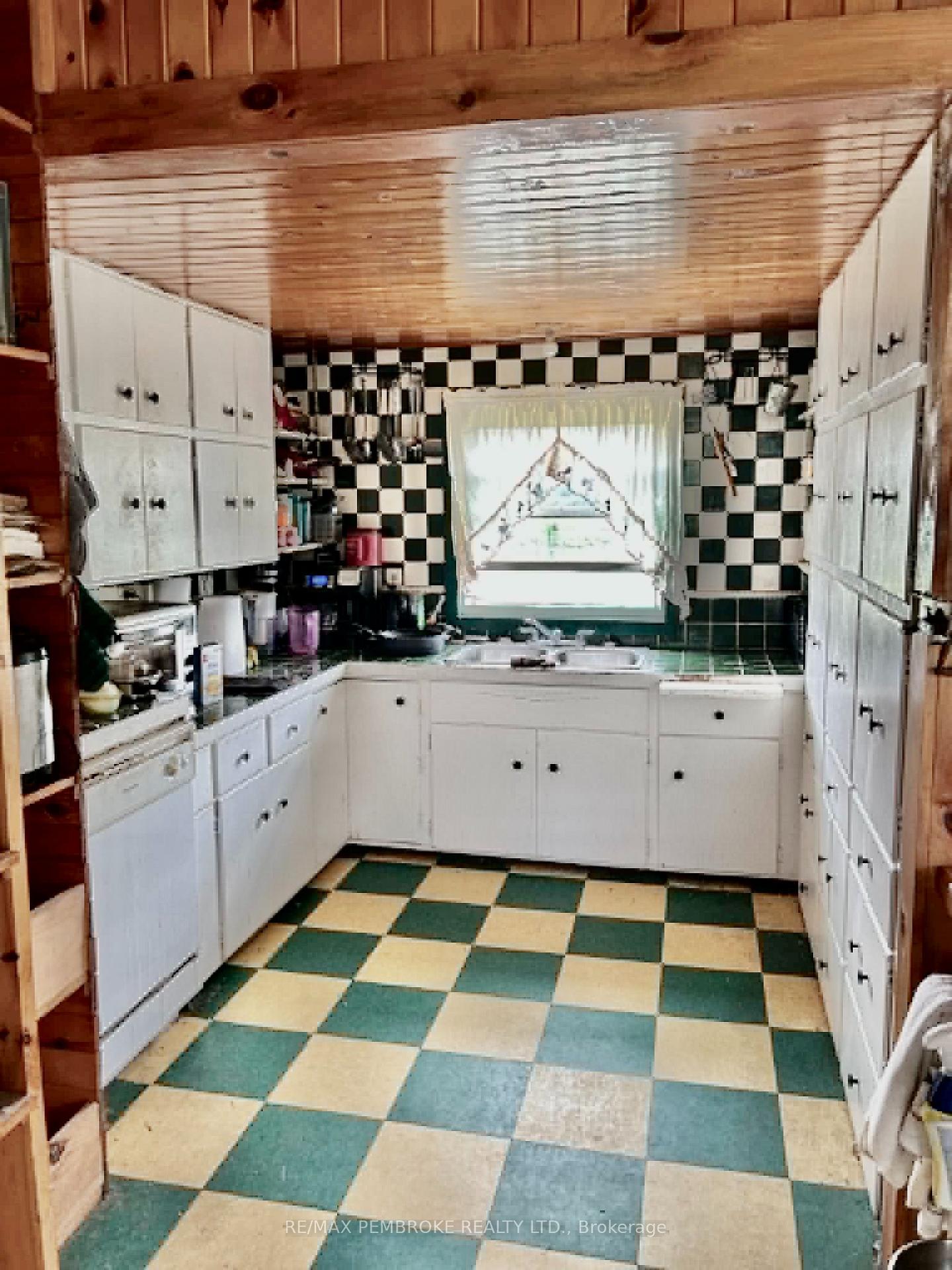 Photo 10 of 827 B Line Road, Laurentian Valley, Laurentian Valley — HOMEH