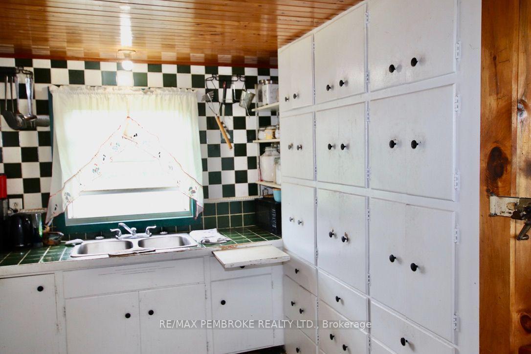 Photo 11 of 827 B Line Road, Laurentian Valley, Laurentian Valley — HOMEH
