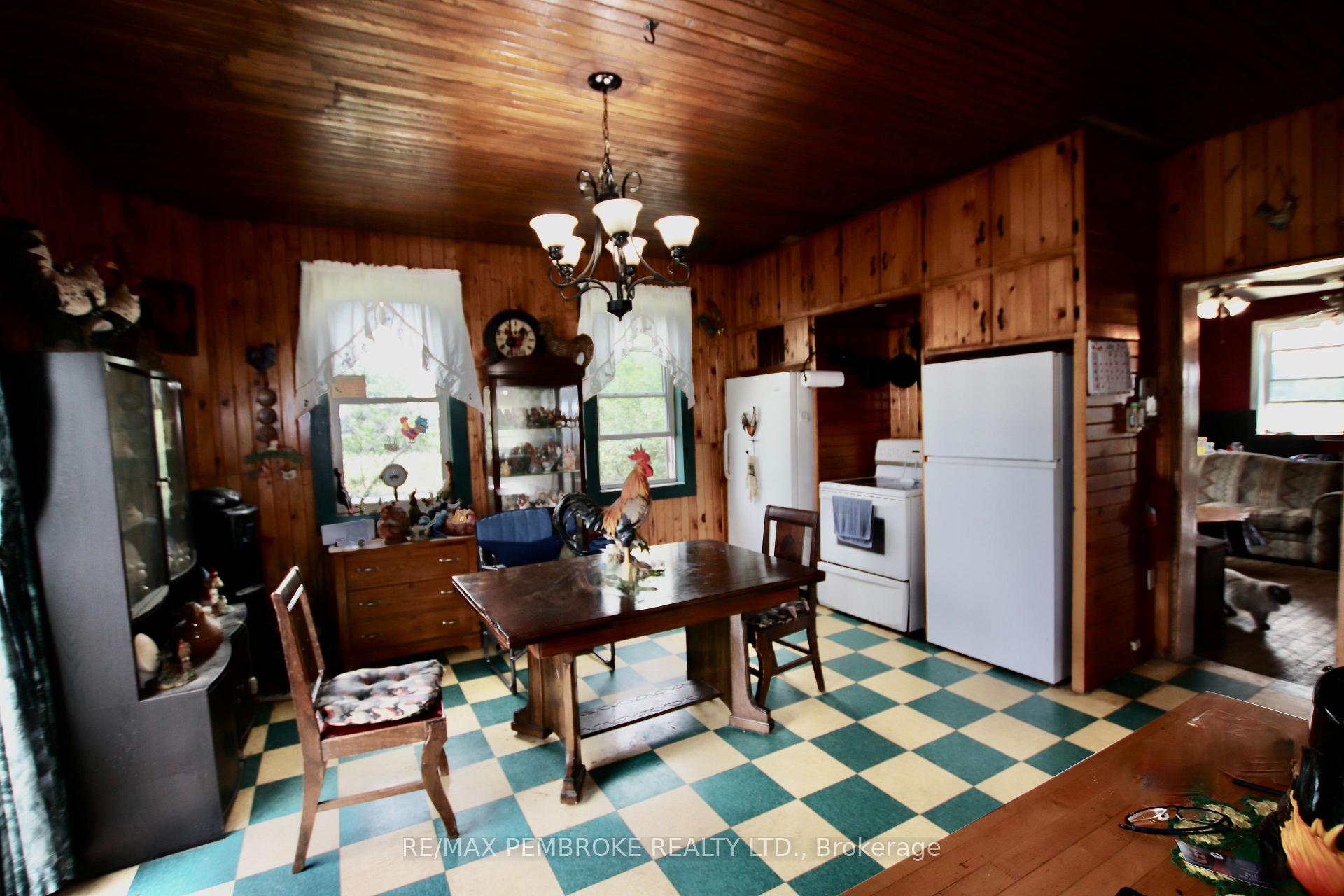 Photo 14 of 827 B Line Road, Laurentian Valley, Laurentian Valley — HOMEH