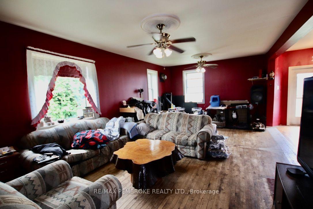 Photo 15 of 827 B Line Road, Laurentian Valley, Laurentian Valley — HOMEH