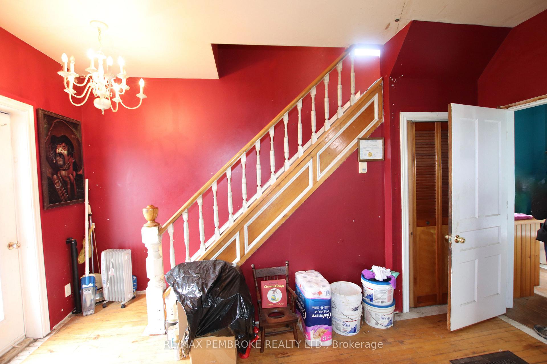Photo 18 of 827 B Line Road, Laurentian Valley, Laurentian Valley — HOMEH