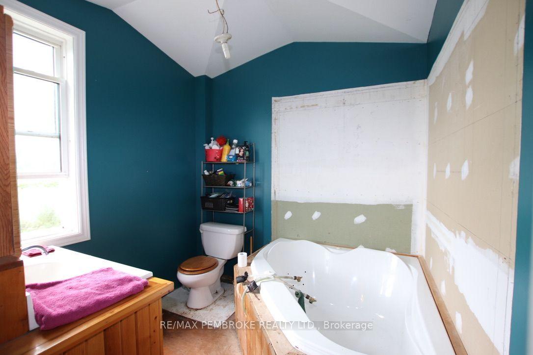 Photo 20 of 827 B Line Road, Laurentian Valley, Laurentian Valley — HOMEH