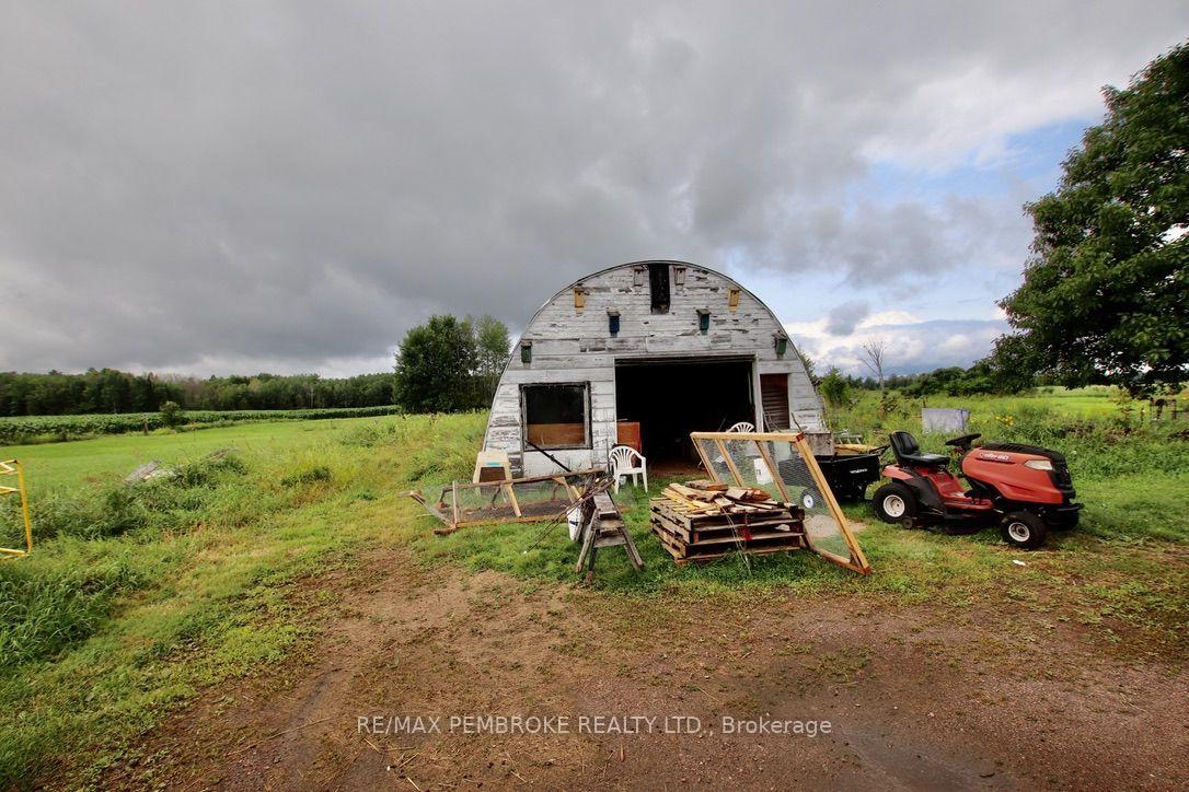 Photo 33 of 827 B Line Road, Laurentian Valley, Laurentian Valley — HOMEH
