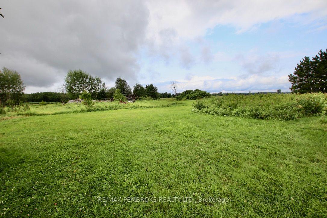Photo 41 of 827 B Line Road, Laurentian Valley, Laurentian Valley — HOMEH