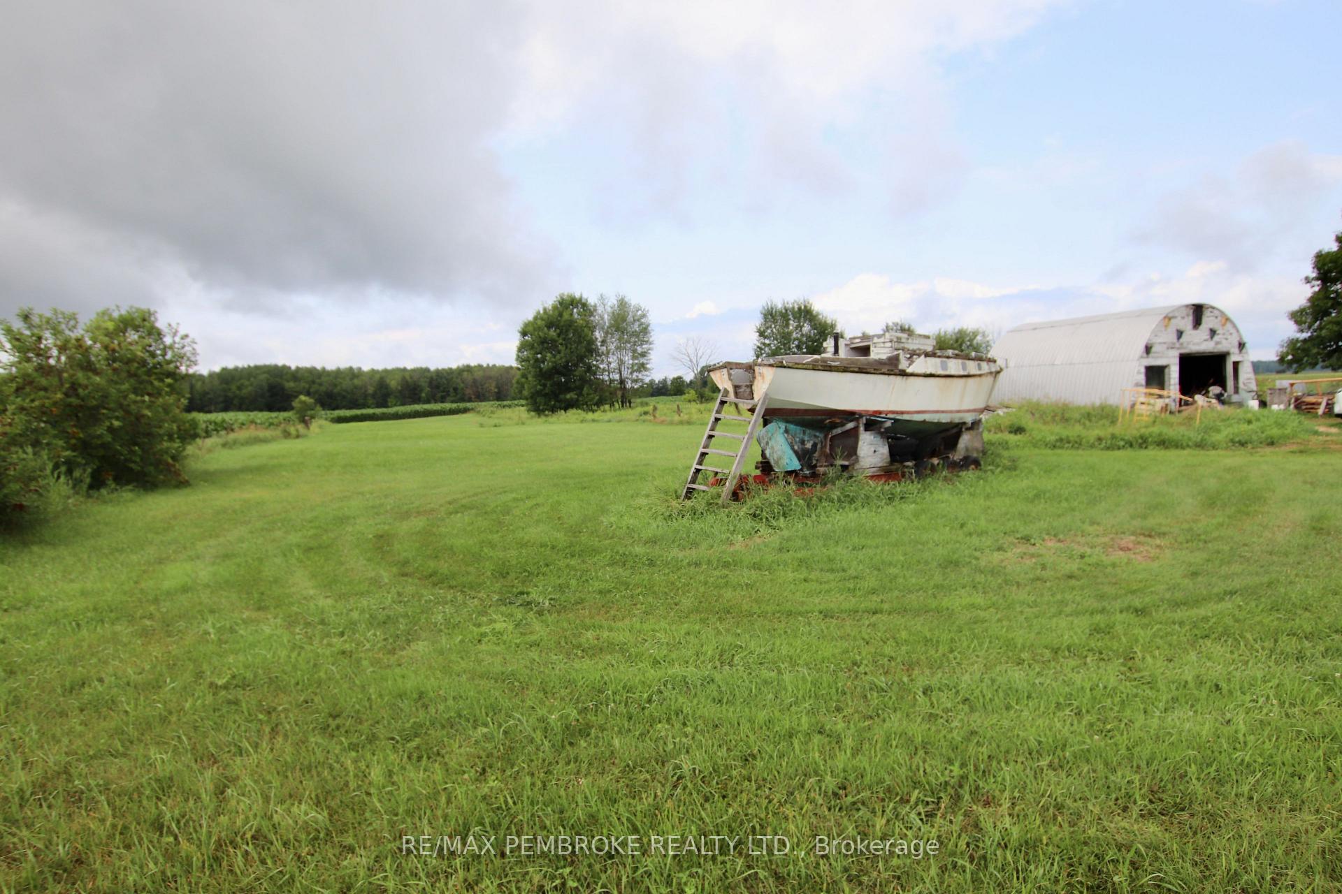 Photo 42 of 827 B Line Road, Laurentian Valley, Laurentian Valley — HOMEH