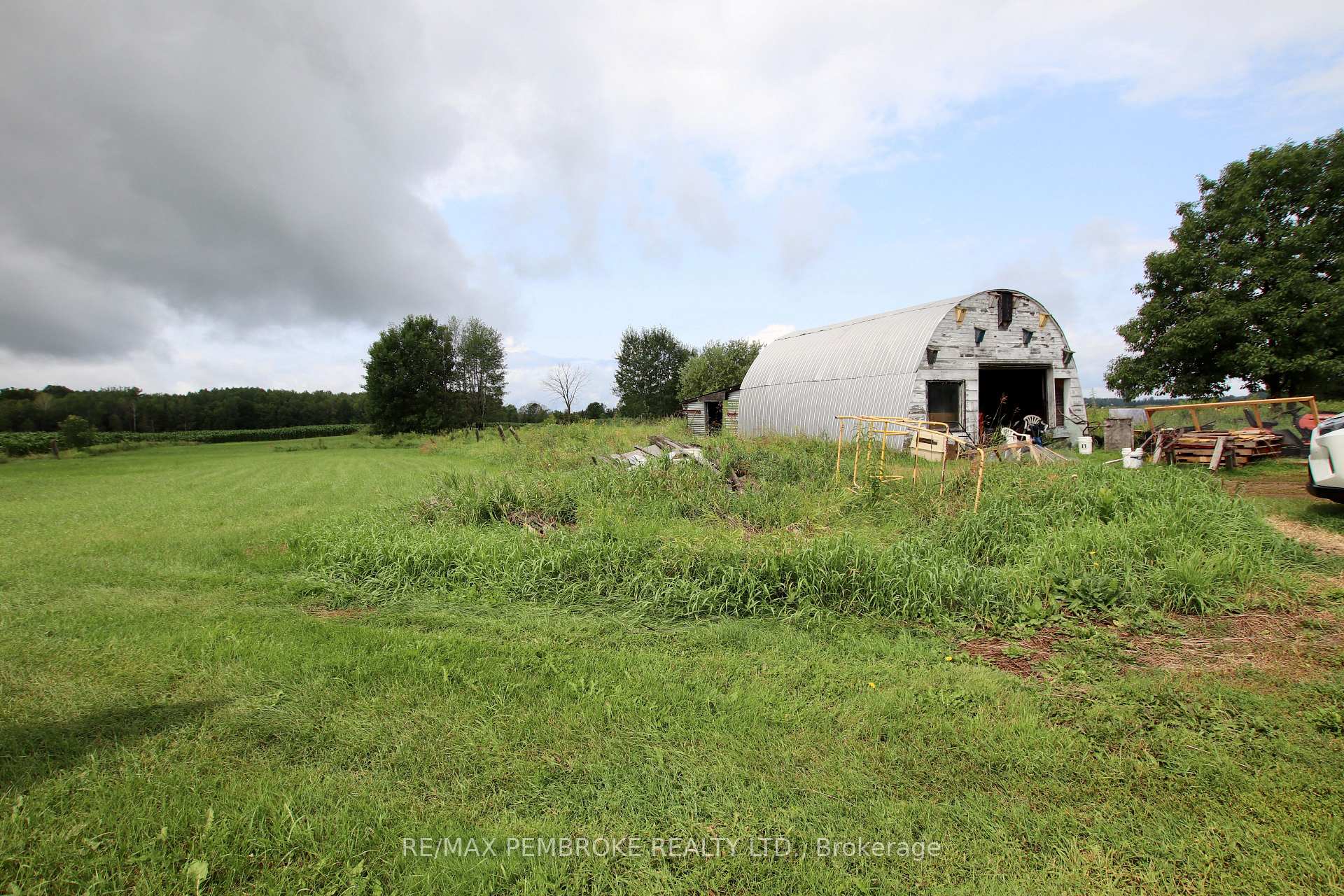 Photo 43 of 827 B Line Road, Laurentian Valley, Laurentian Valley — HOMEH