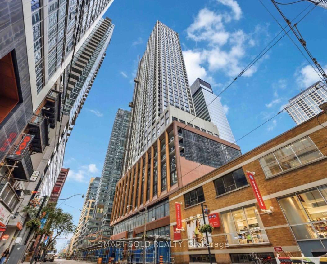 Front of Unit 1901, 400 King Street W