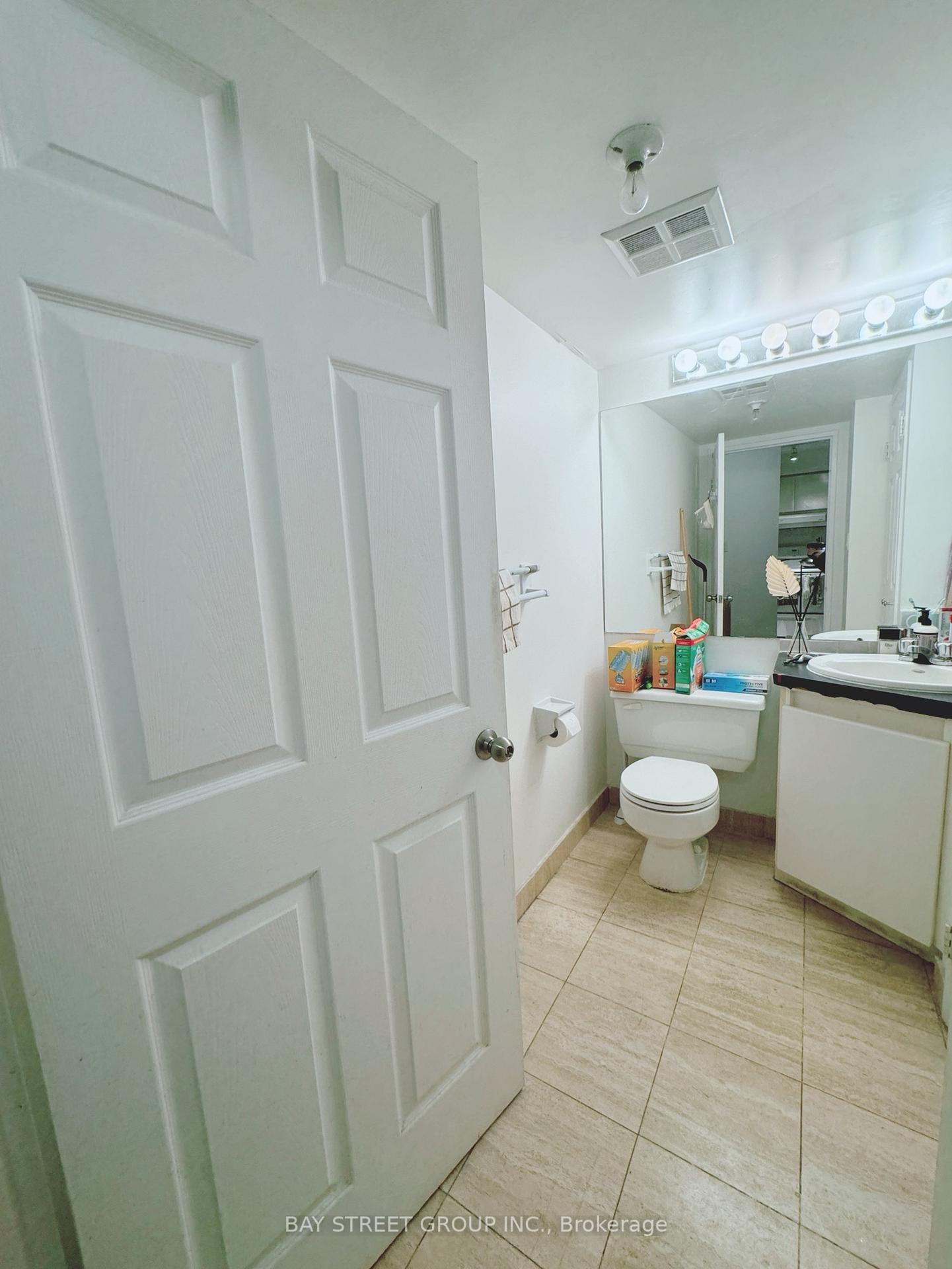 Photo 4 of Unit 1512, 24 Wellesley Street W, Toronto, Bay Street Corridor — HOMEH