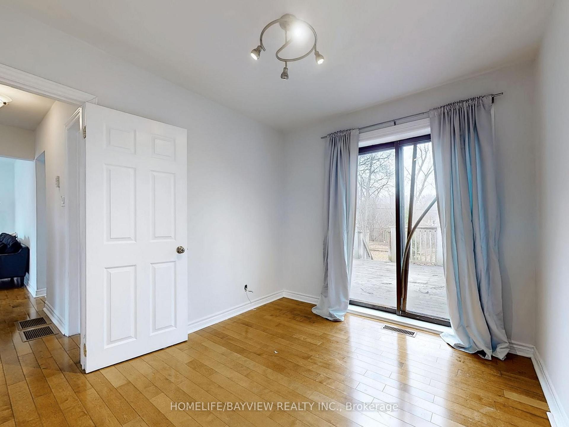 Photo 11 of 60 Bevdale Road, North York, Willowdale West — HOMEH
