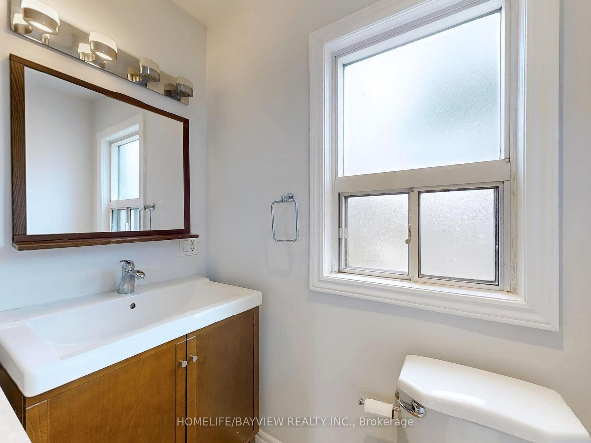 Photo 14 of 60 Bevdale Road, North York, Willowdale West — HOMEH