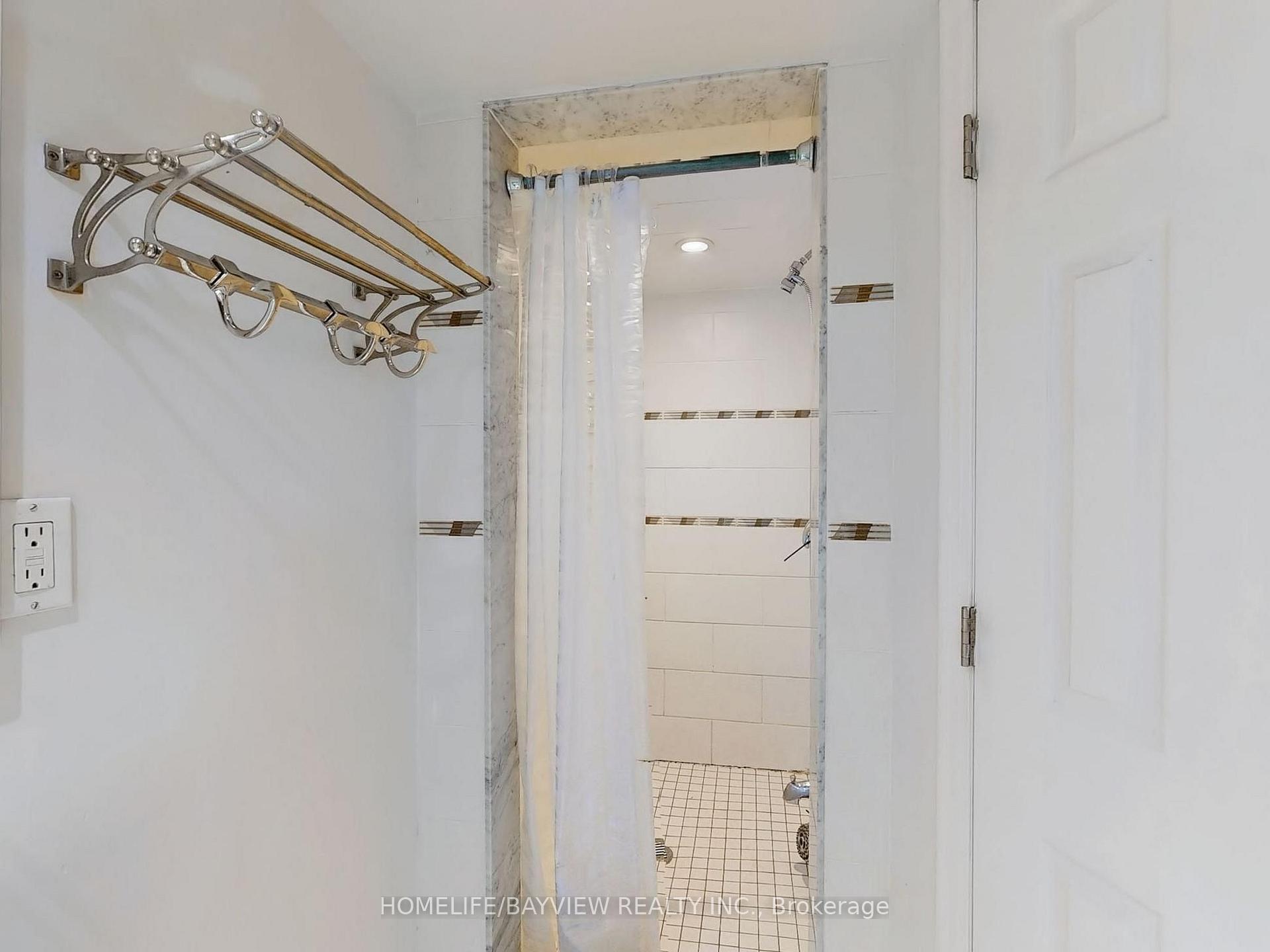 Photo 33 of 60 Bevdale Road, North York, Willowdale West — HOMEH
