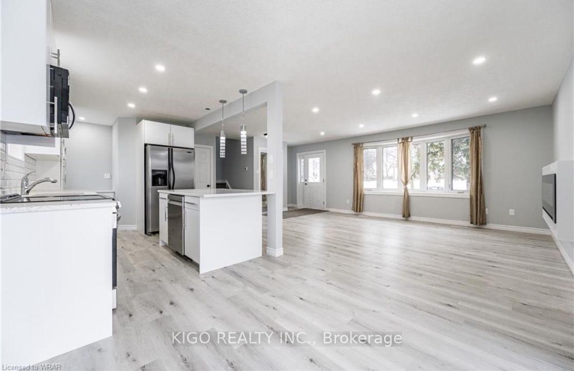 Photo 5 of Unit Upper, 4 Markwood Drive, Kitchener, Victoria Hills — HOMEH