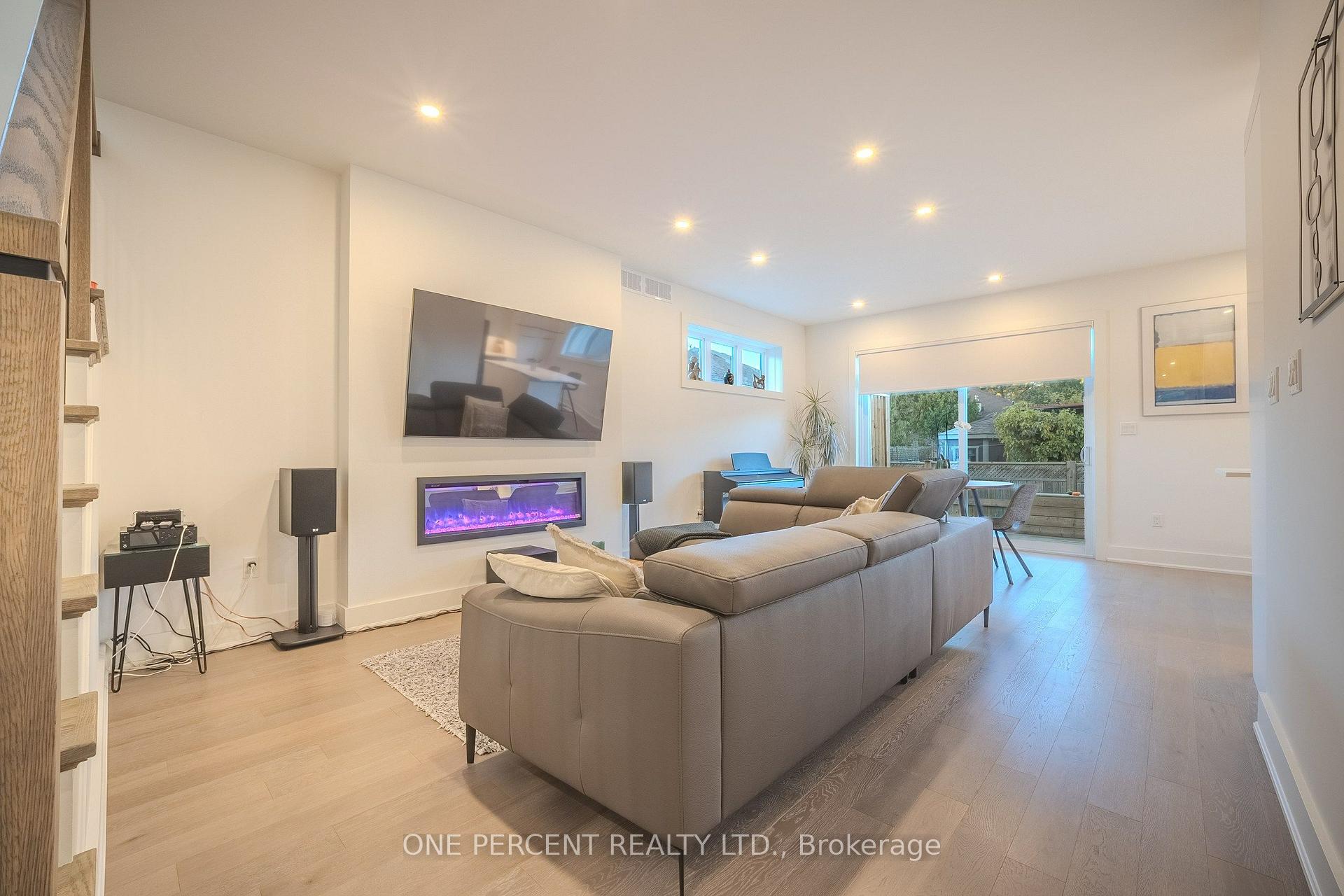 Photo 9 of Unit 3, 427 Geneva Street, St. Catharines, Lakeport — HOMEH