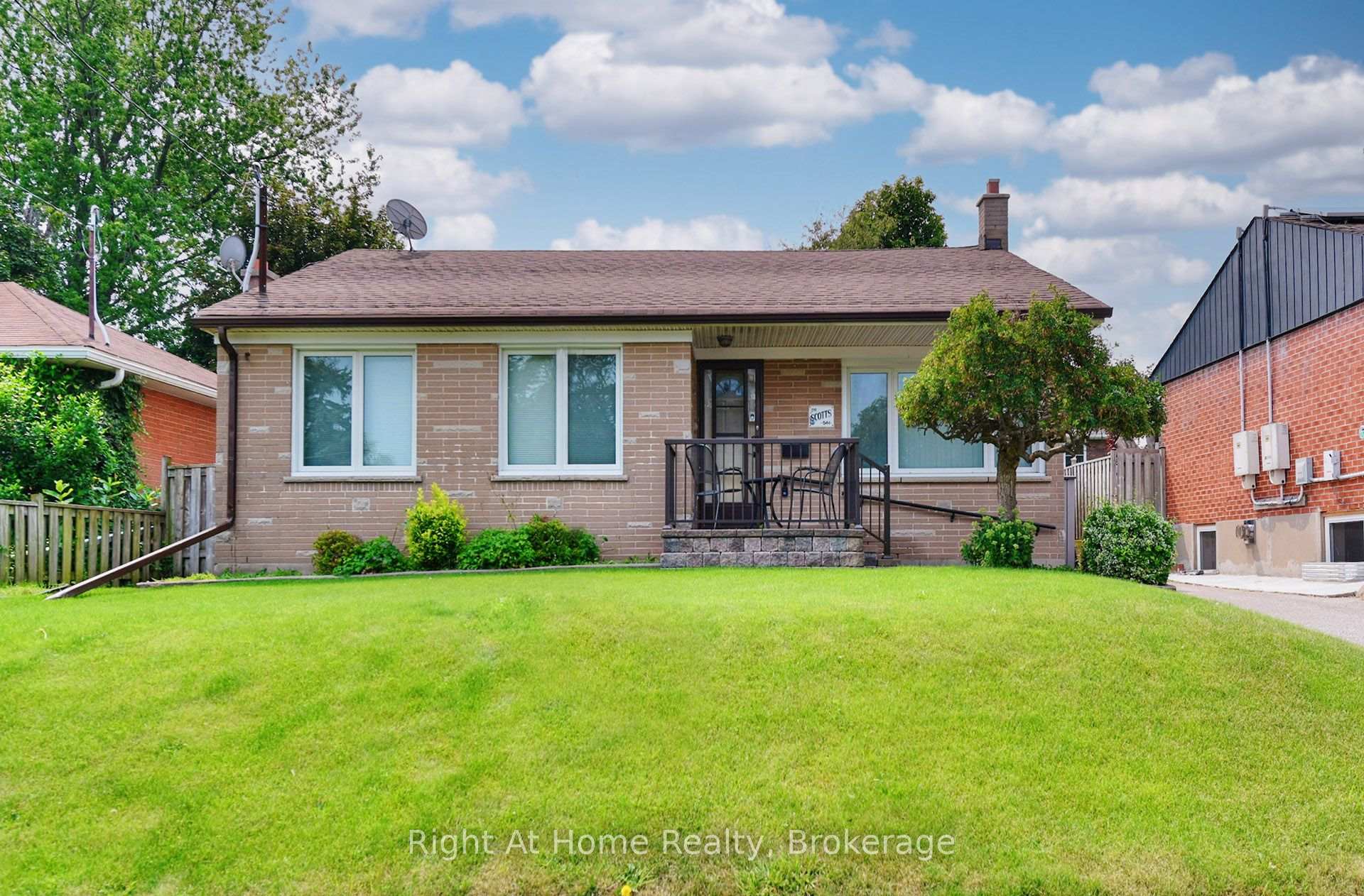 Photo 1 of 544 Harmony Road S, Oshawa, Donevan — HOMEH