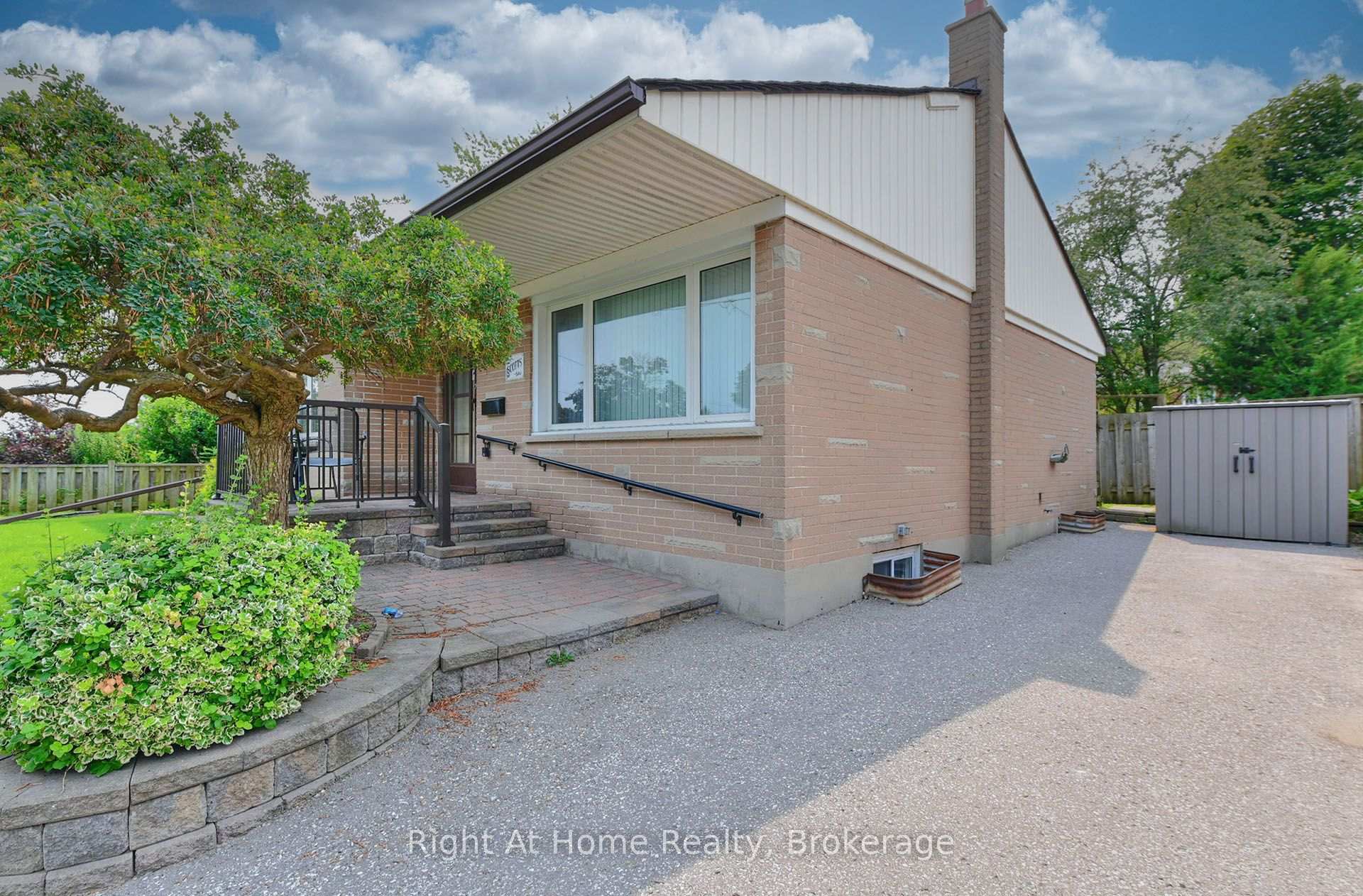 Photo 2 of 544 Harmony Road S, Oshawa, Donevan — HOMEH