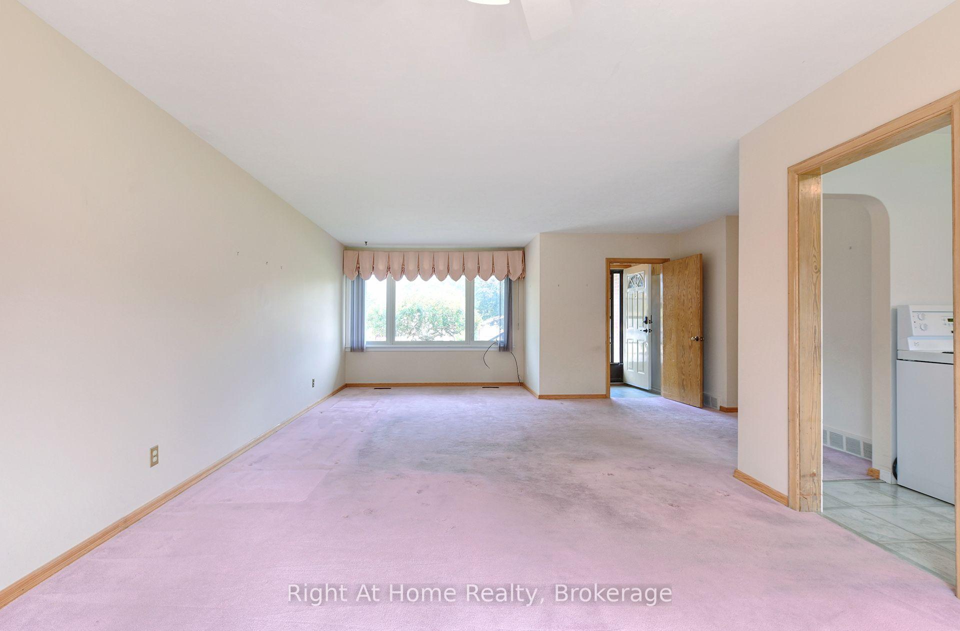 Photo 8 of 544 Harmony Road S, Oshawa, Donevan — HOMEH
