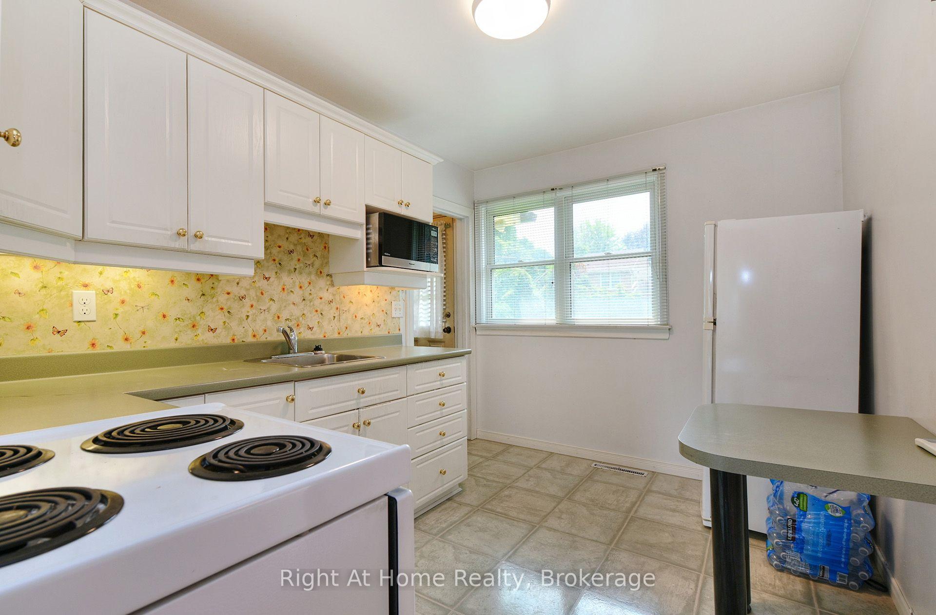 Photo 10 of 544 Harmony Road S, Oshawa, Donevan — HOMEH