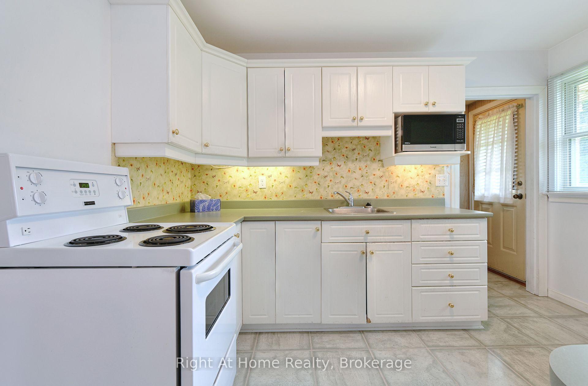 Photo 11 of 544 Harmony Road S, Oshawa, Donevan — HOMEH