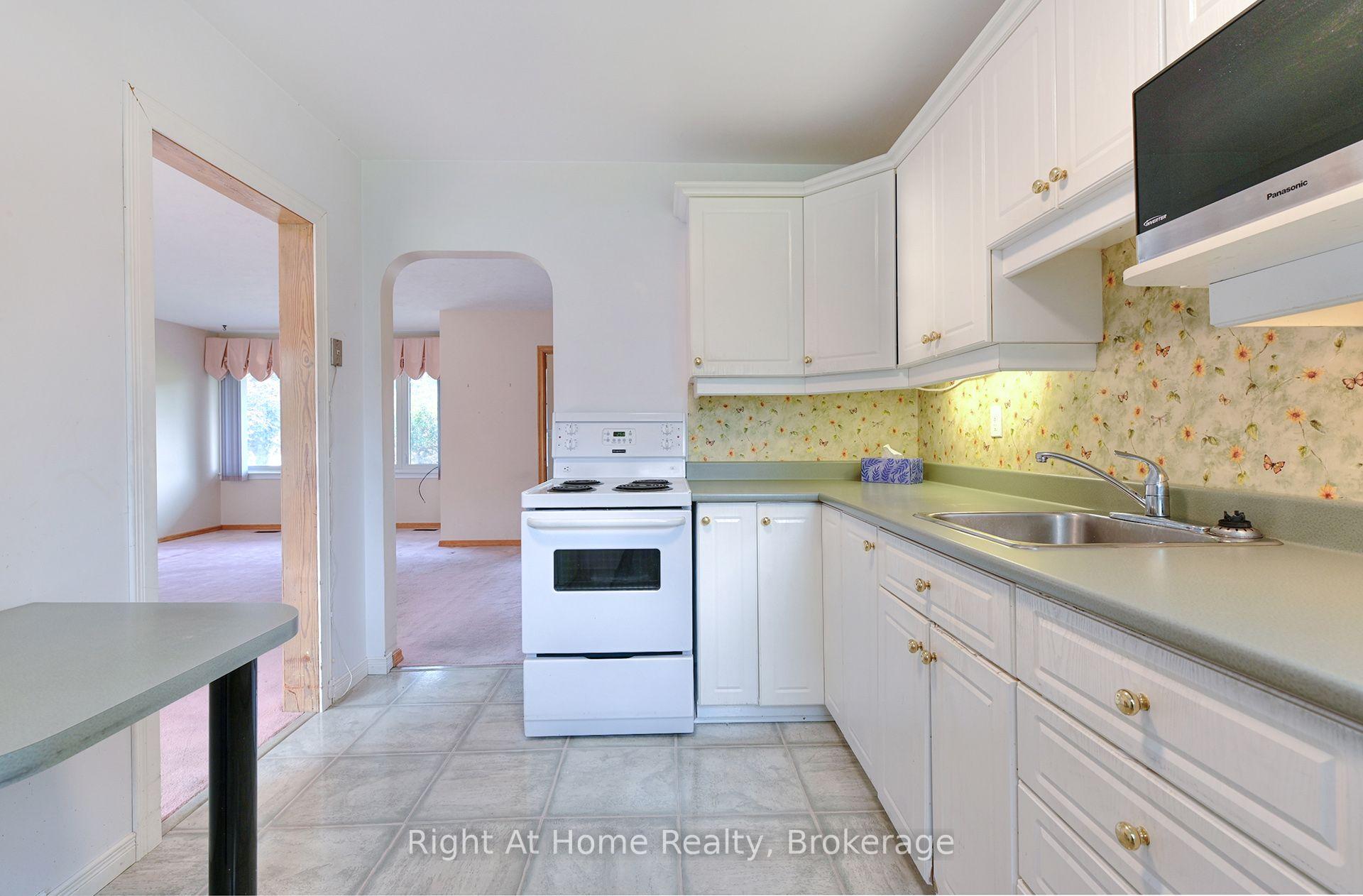 Photo 12 of 544 Harmony Road S, Oshawa, Donevan — HOMEH