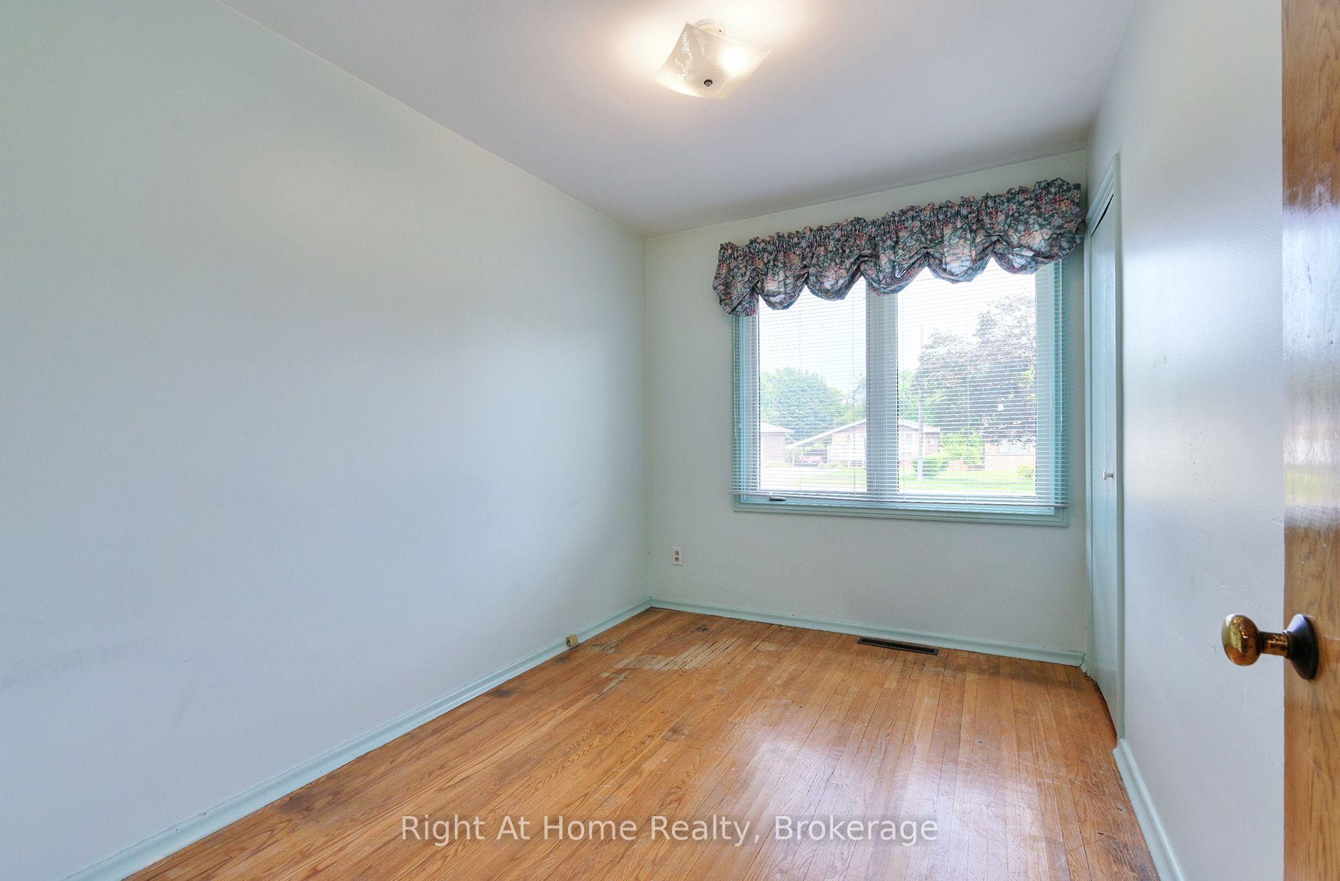 Photo 13 of 544 Harmony Road S, Oshawa, Donevan — HOMEH