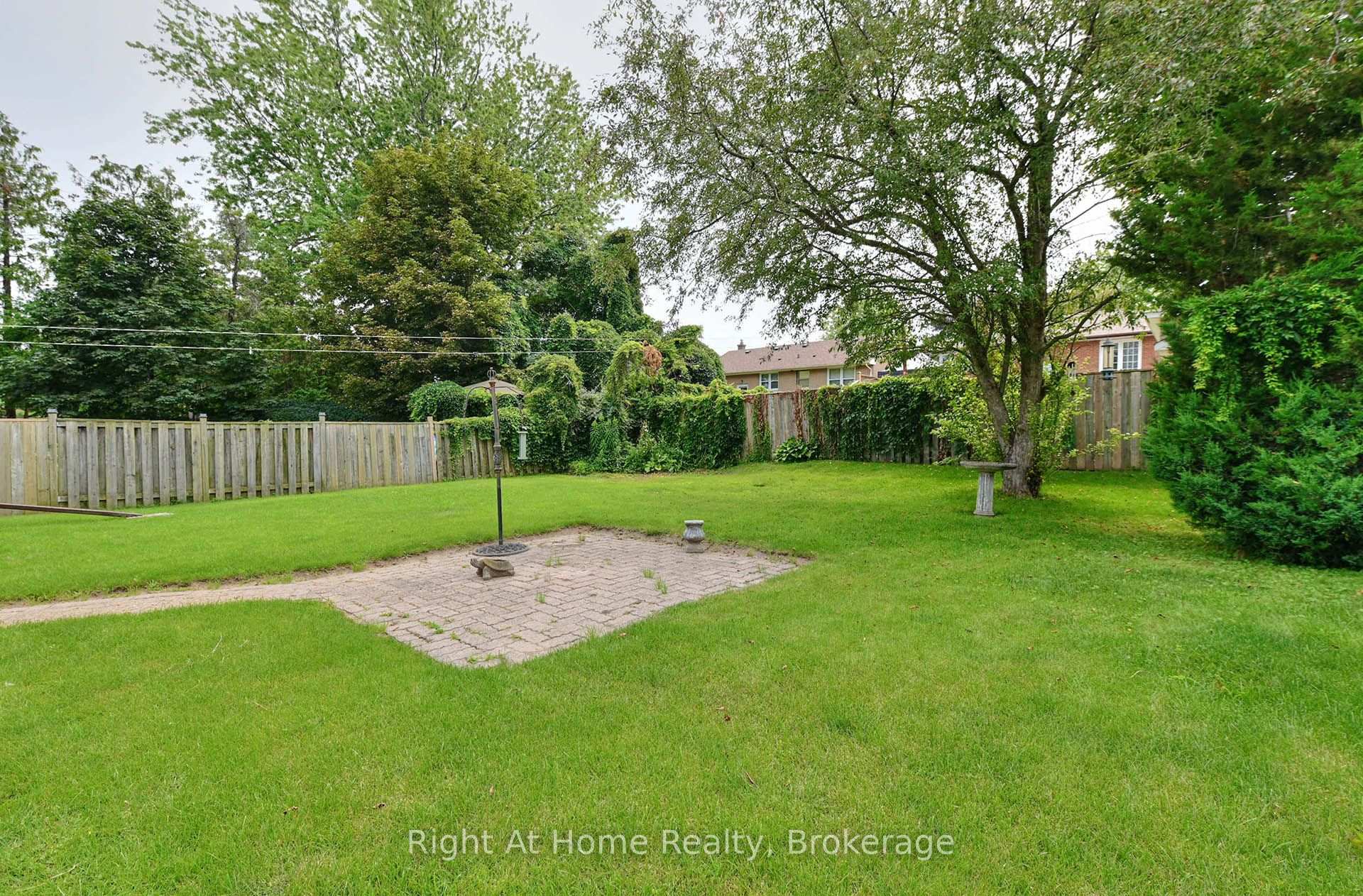 Photo 24 of 544 Harmony Road S, Oshawa, Donevan — HOMEH