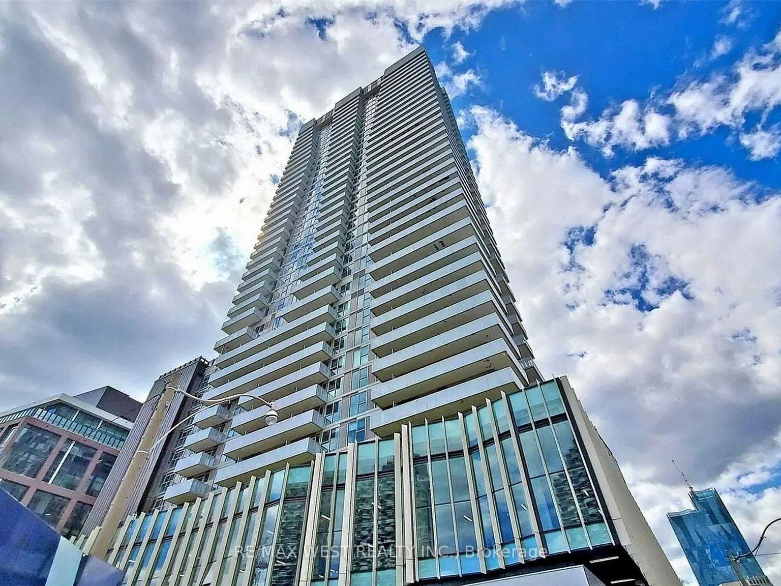 Front of Unit 3506, 20 Richardson Street