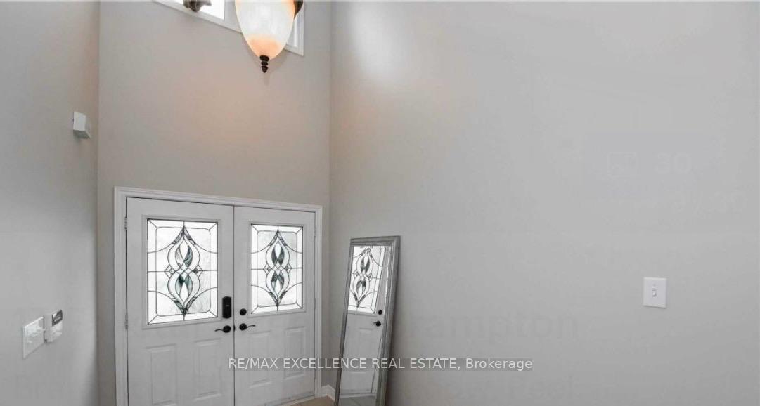 Photo 3 of 17 Fallstar Crescent, Brampton, Fletcher's Meadow — HOMEH