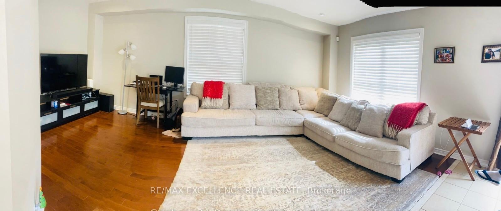 Photo 4 of 17 Fallstar Crescent, Brampton, Fletcher's Meadow — HOMEH