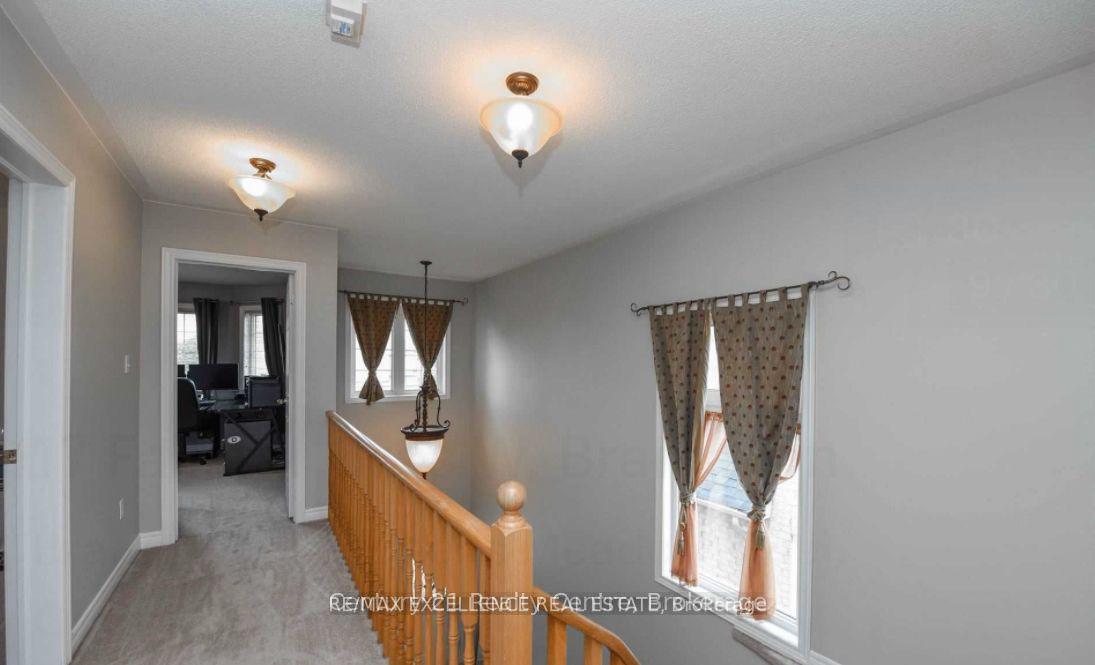 Photo 9 of 17 Fallstar Crescent, Brampton, Fletcher's Meadow — HOMEH