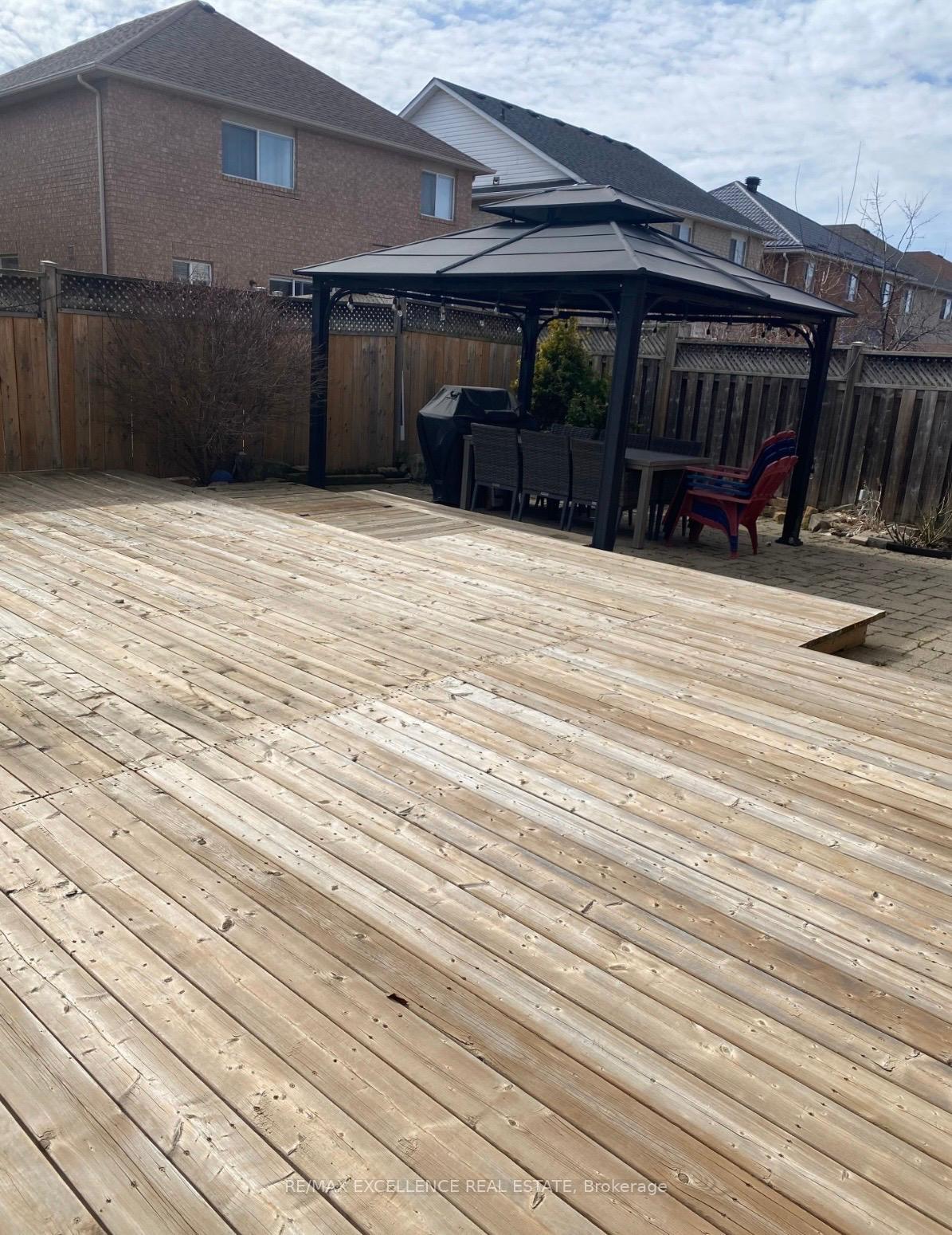 Photo 14 of 17 Fallstar Crescent, Brampton, Fletcher's Meadow — HOMEH