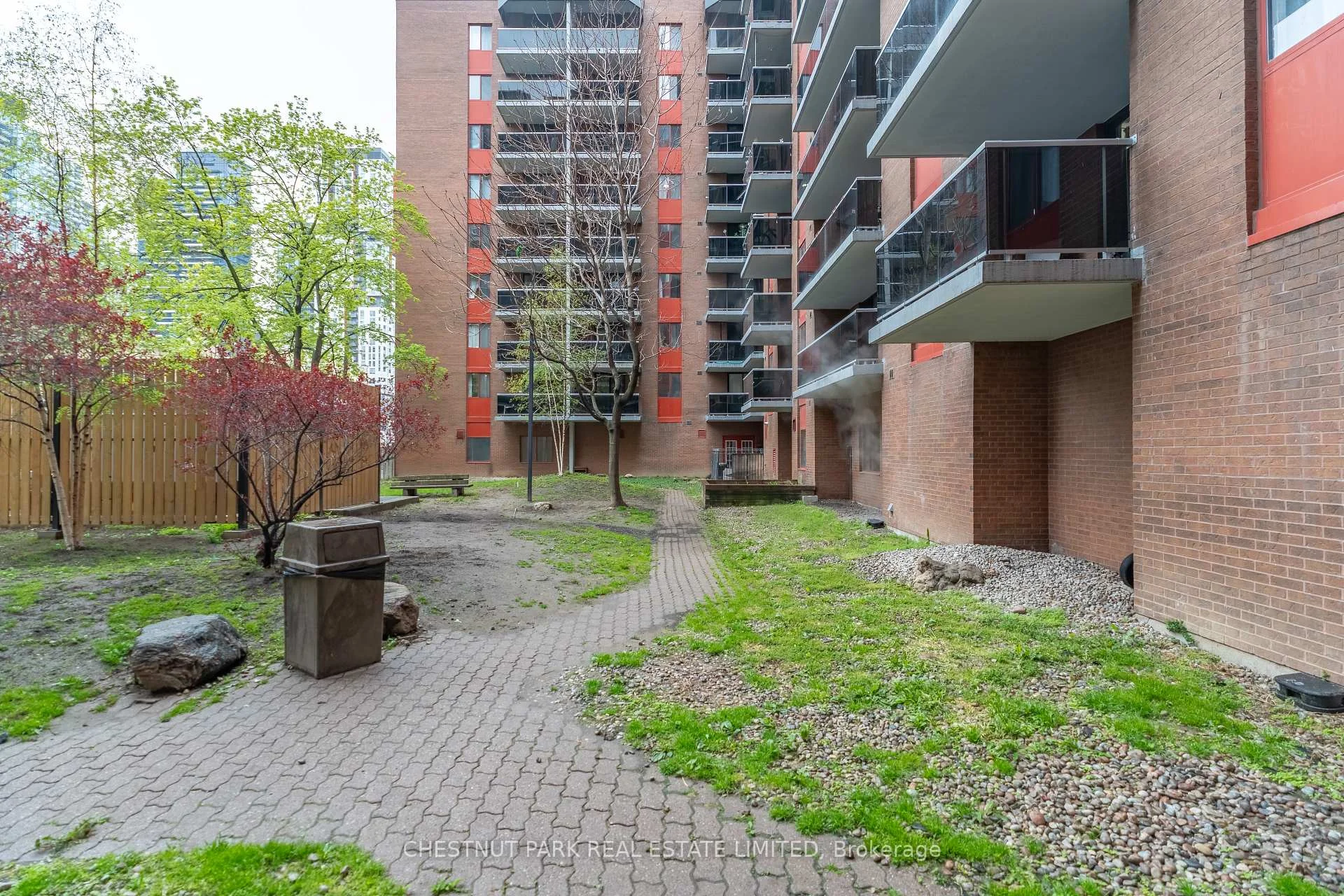 Photo 20 of Unit 812, 20 Saint Patrick Street, Toronto, Kensington-Chinatown — HOMEH