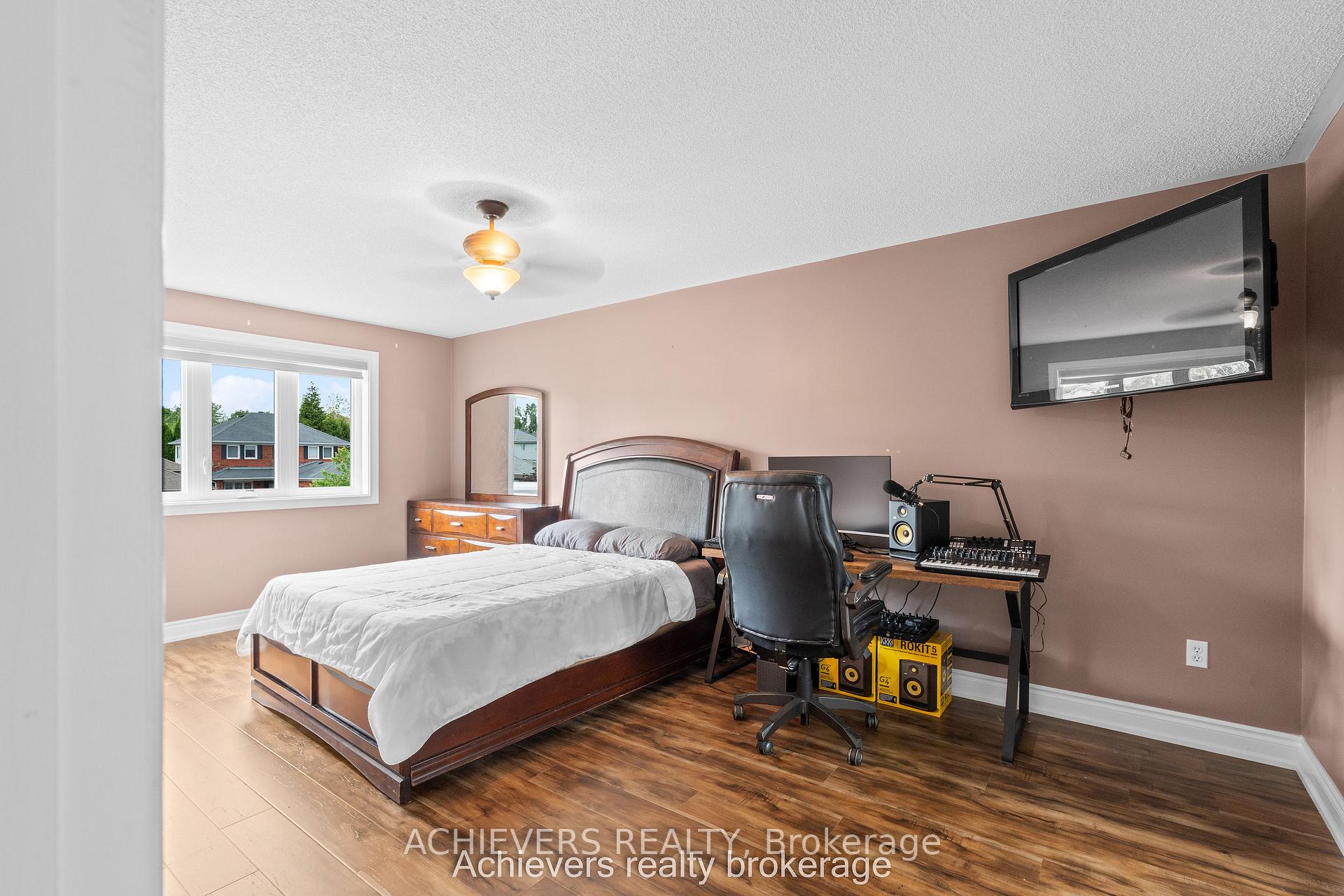 Photo 20 of 66 Leggott Avenue, Barrie, Painswick North — HOMEH