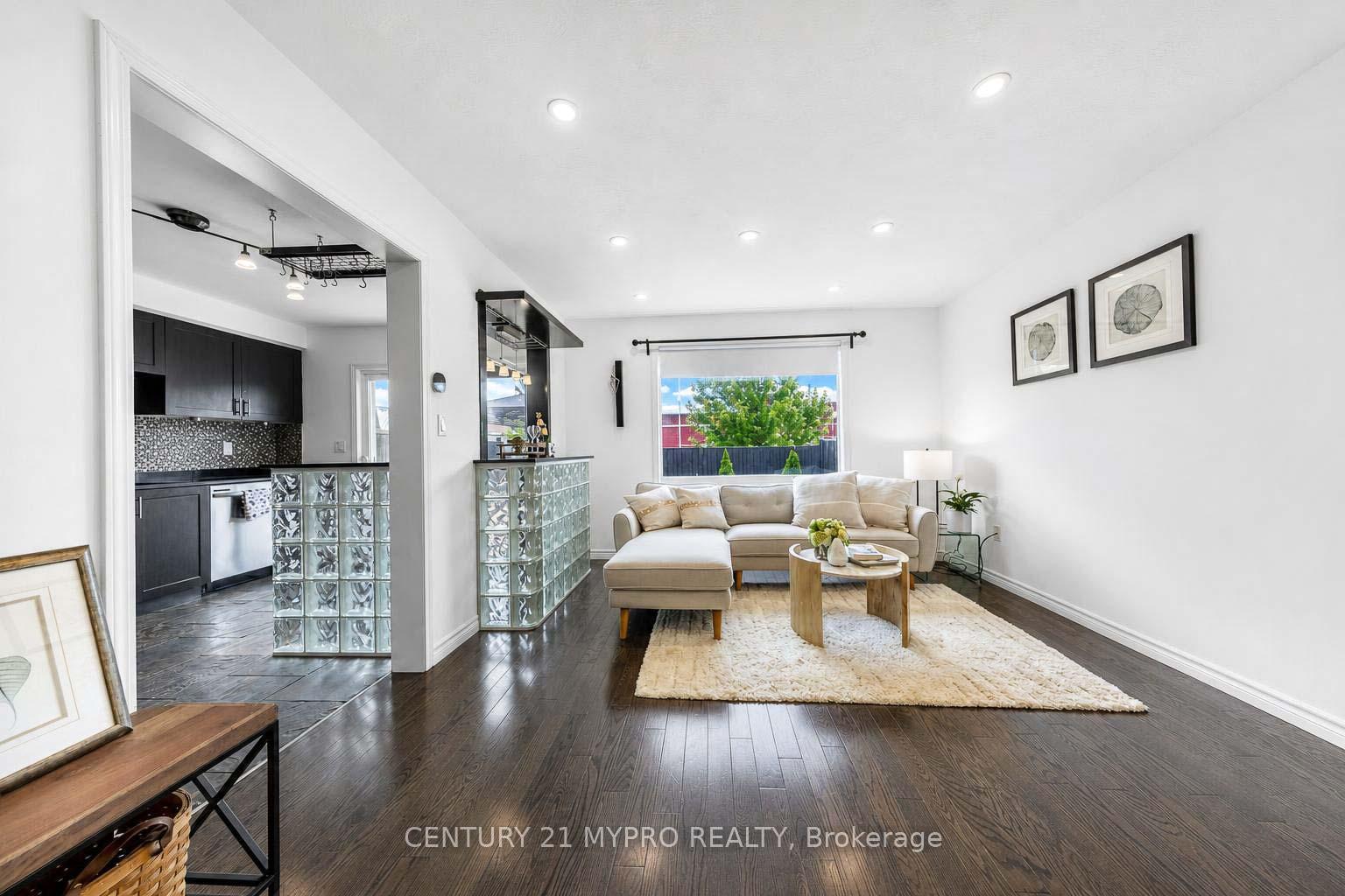 Photo 5 of 4026 Donnic Drive, Burlington, Alton — HOMEH