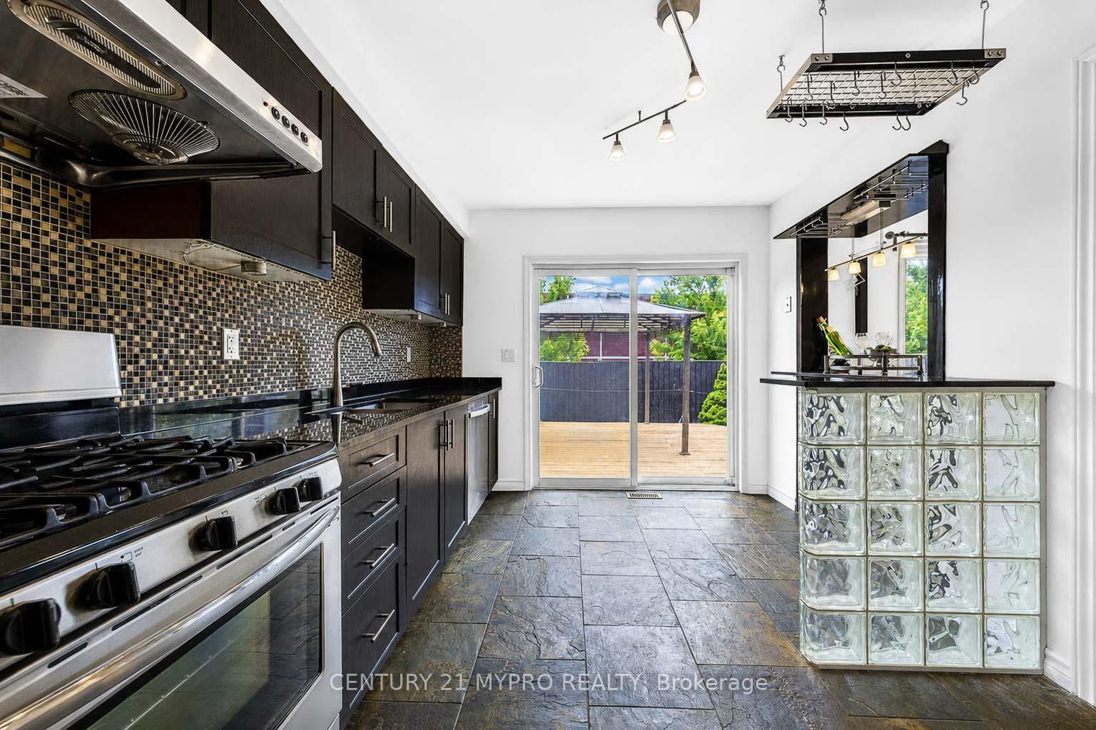 Photo 13 of 4026 Donnic Drive, Burlington, Alton — HOMEH