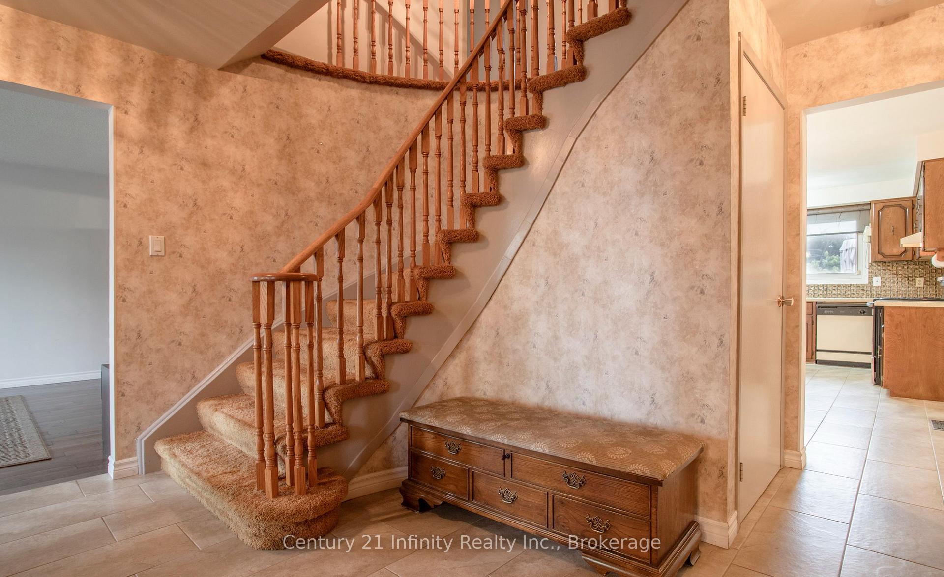 Photo 5 of 933 Oklahoma Drive, Pickering, West Shore — HOMEH