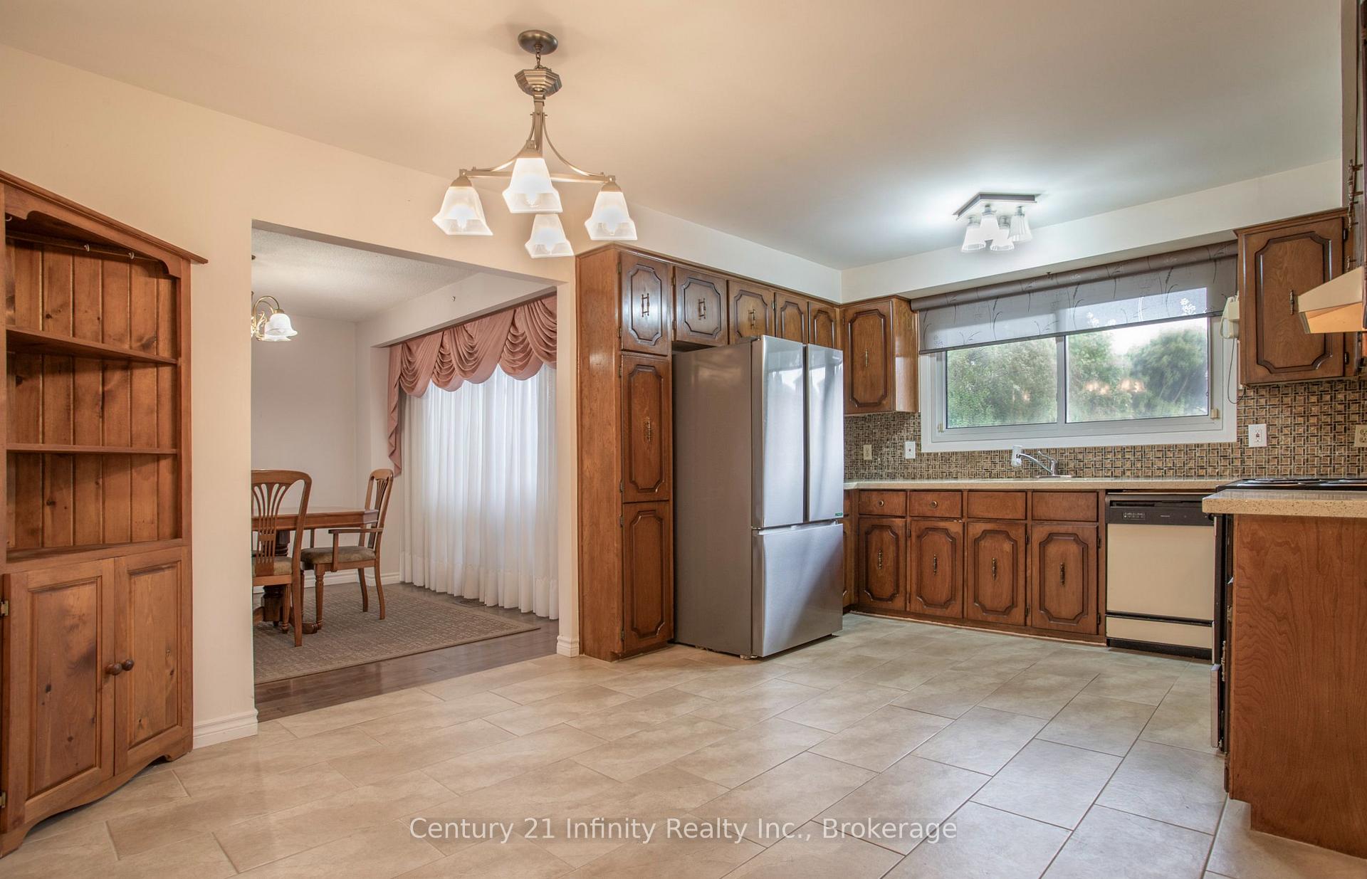 Photo 12 of 933 Oklahoma Drive, Pickering, West Shore — HOMEH