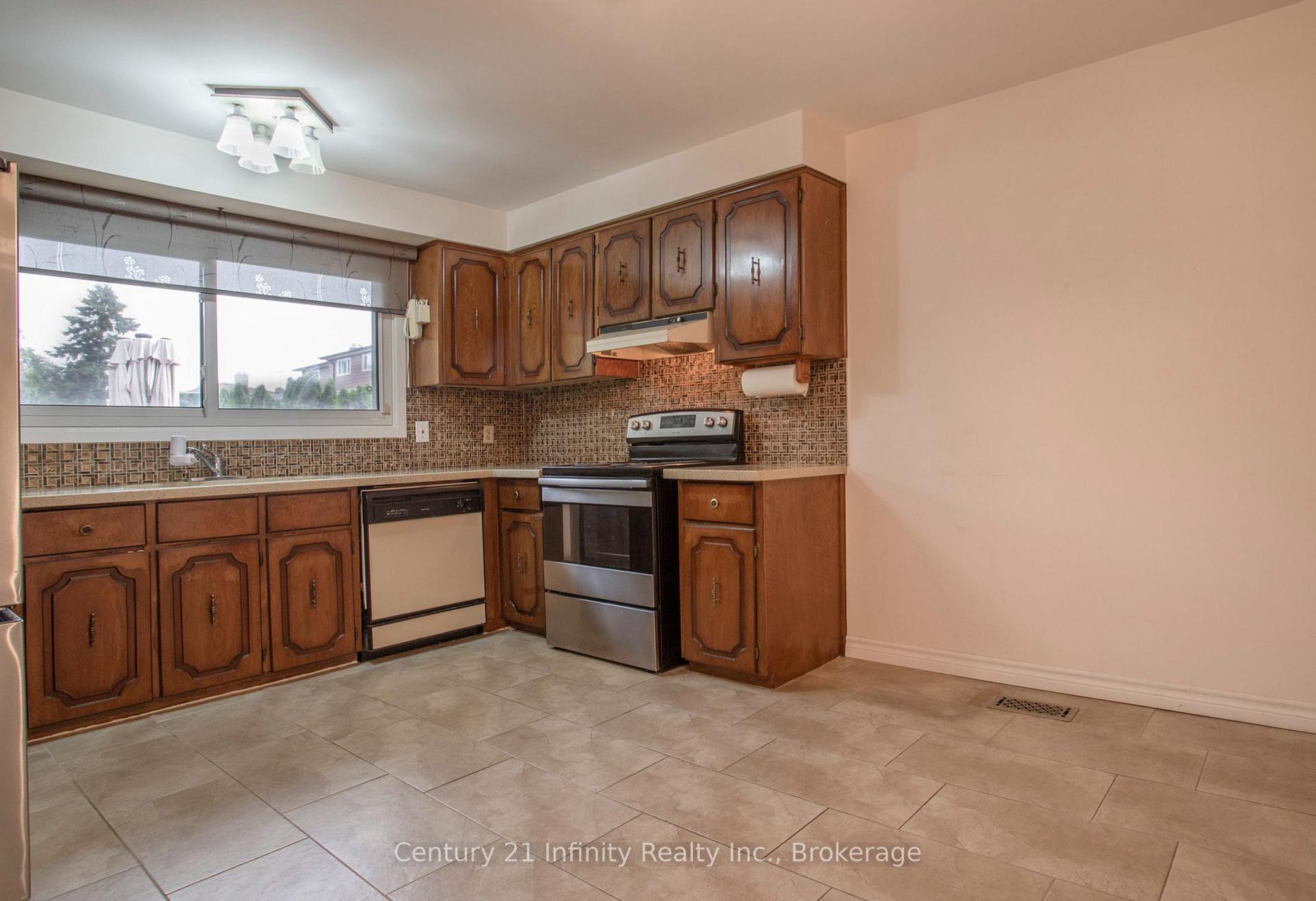 Photo 14 of 933 Oklahoma Drive, Pickering, West Shore — HOMEH
