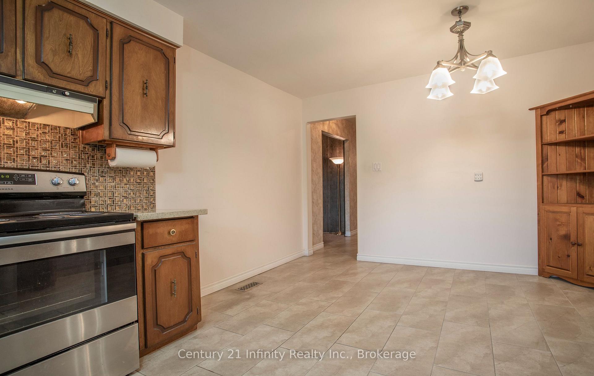 Photo 16 of 933 Oklahoma Drive, Pickering, West Shore — HOMEH