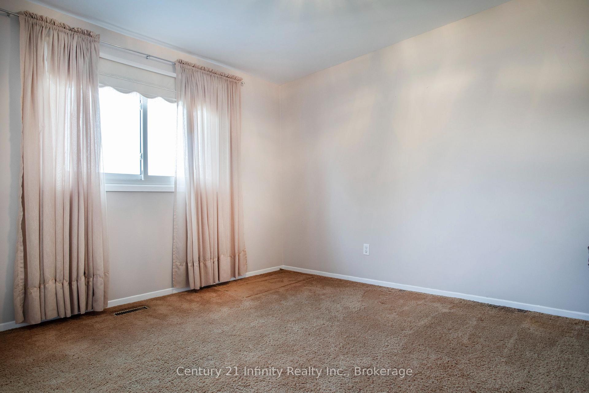 Photo 32 of 933 Oklahoma Drive, Pickering, West Shore — HOMEH