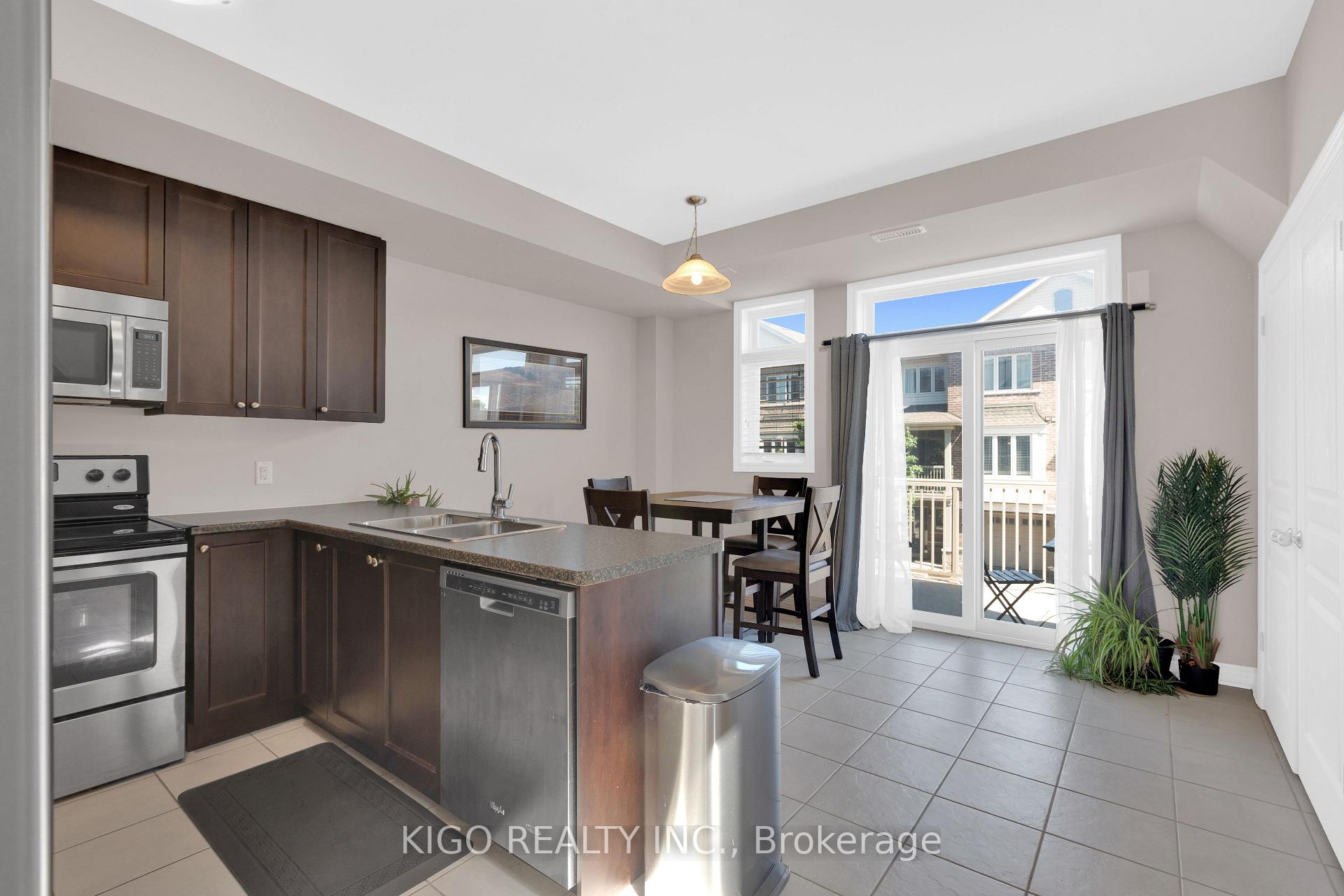 Photo 9 of 4119 Palermo Common, Burlington, Shoreacres — HOMEH