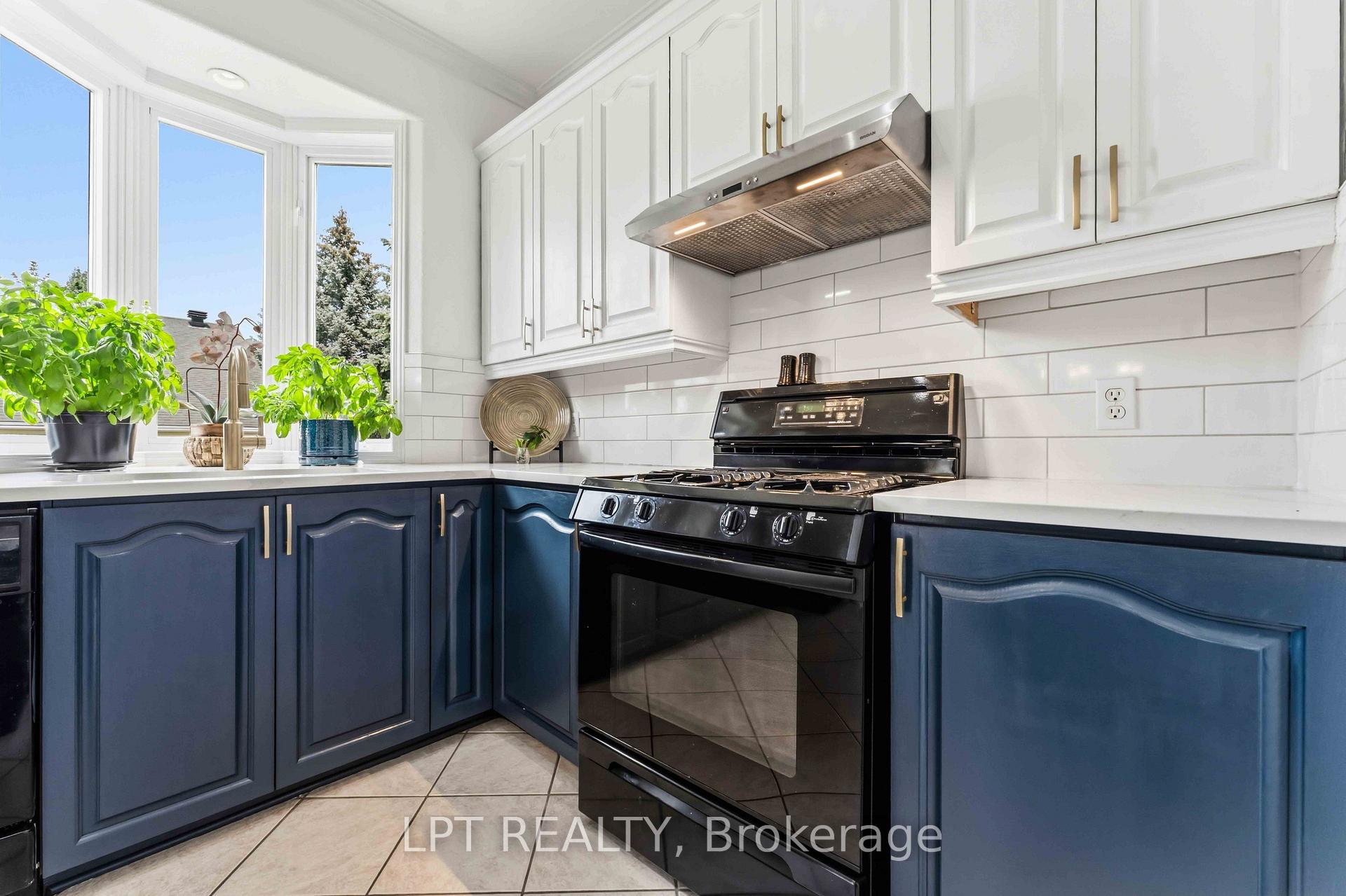 Photo 10 of 38 Crosspointe Avenue, Ottawa, Barrhaven East — HOMEH