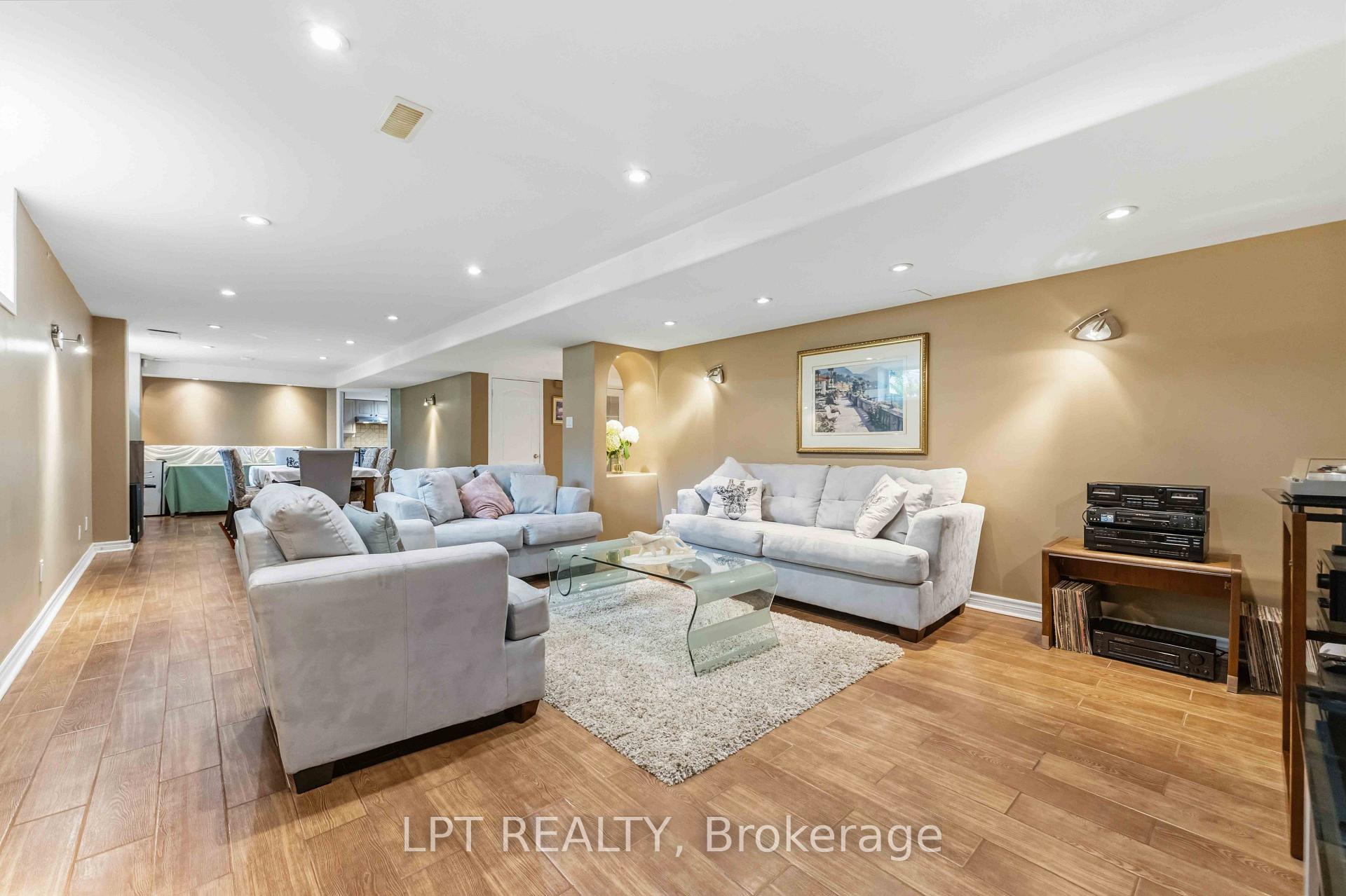 Photo 31 of 38 Crosspointe Avenue, Ottawa, Barrhaven East — HOMEH