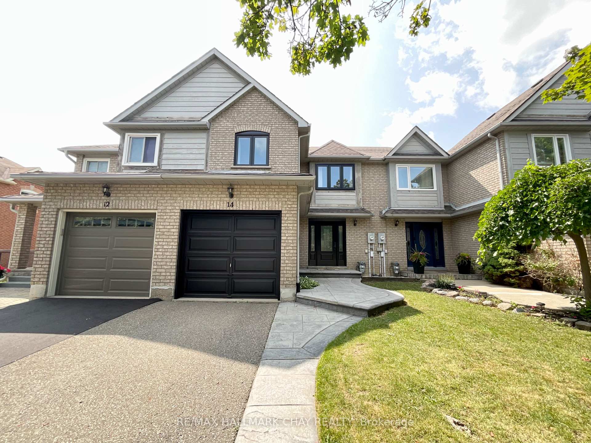 Photo 1 of 14 Gardenia Way, Caledon, Rural Caledon — HOMEH