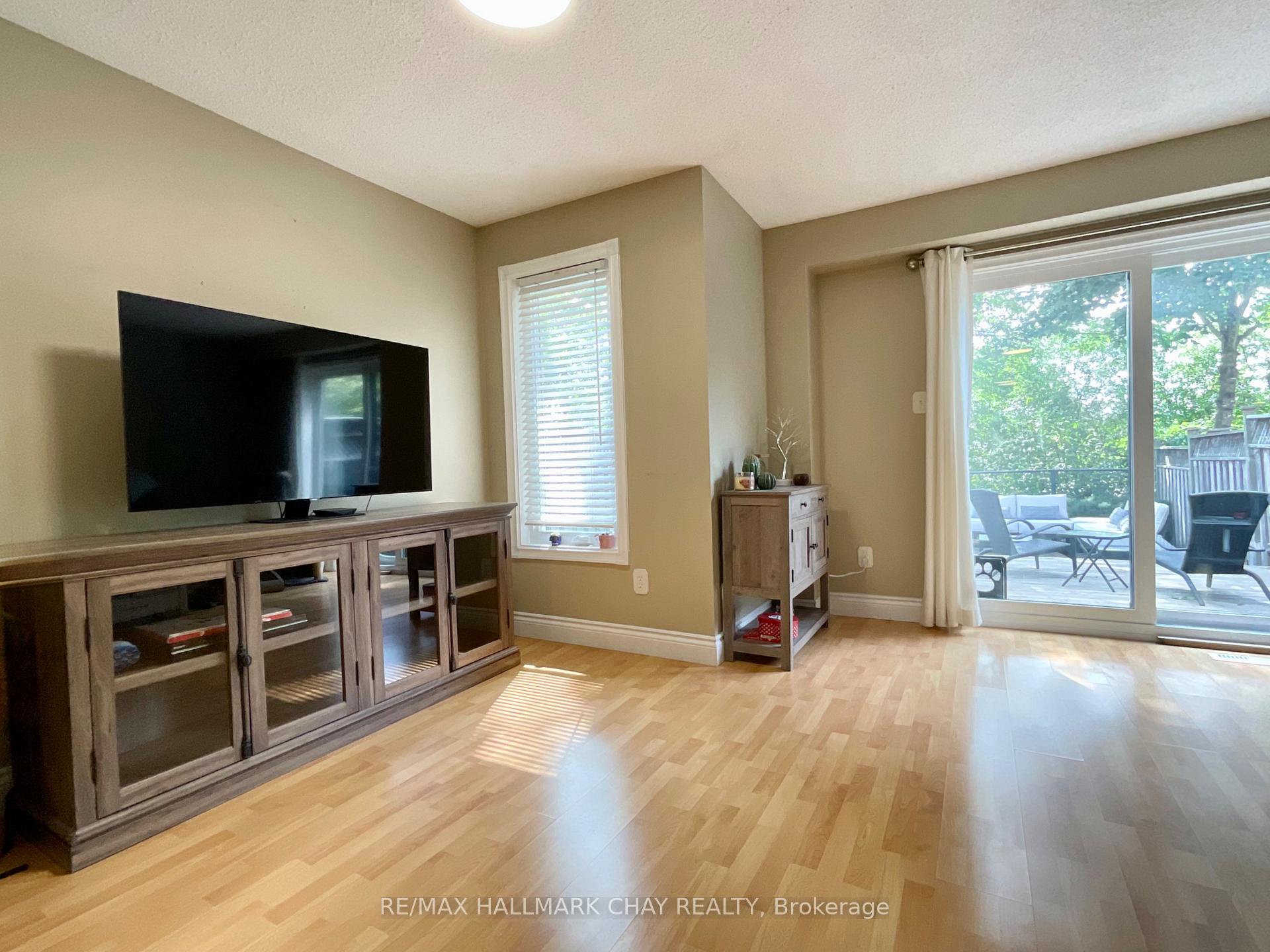 Photo 2 of 14 Gardenia Way, Caledon, Rural Caledon — HOMEH