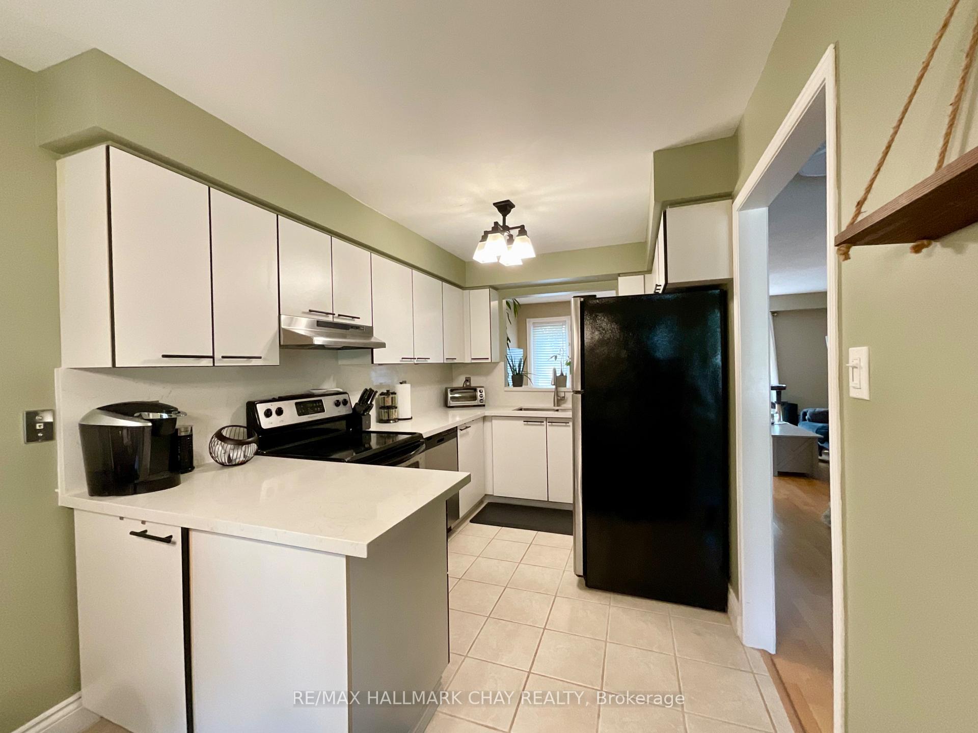 Photo 3 of 14 Gardenia Way, Caledon, Rural Caledon — HOMEH