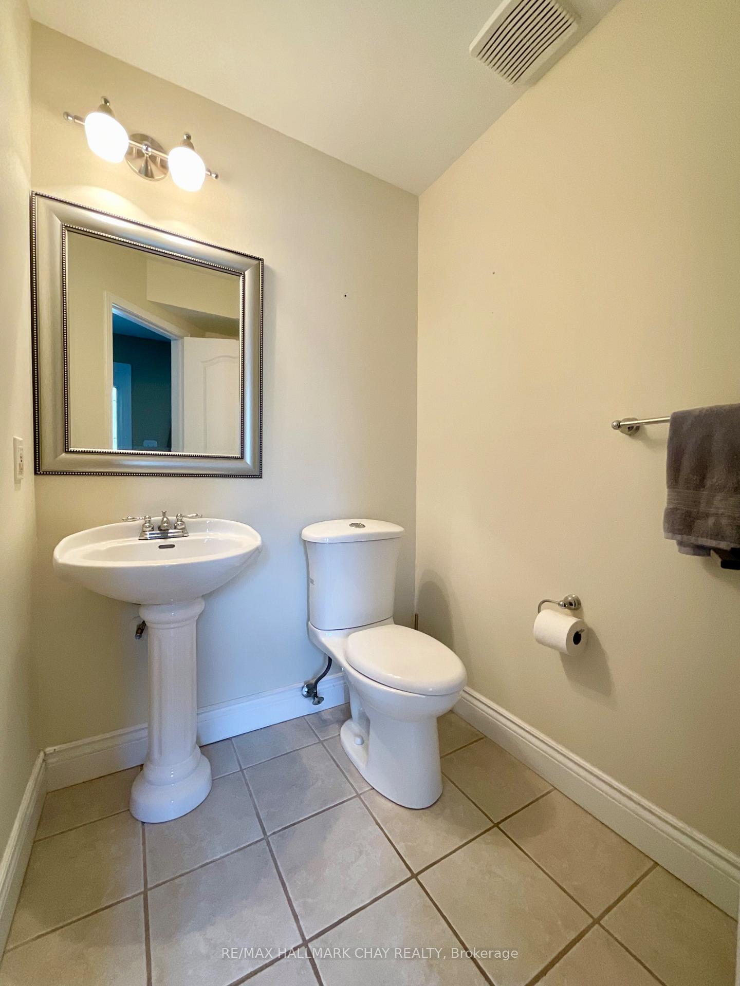 Photo 4 of 14 Gardenia Way, Caledon, Rural Caledon — HOMEH