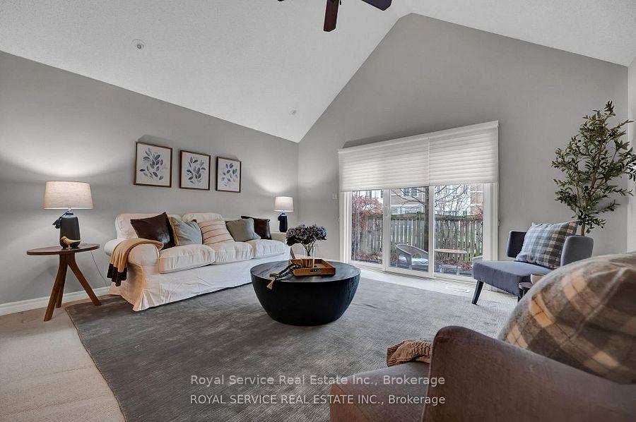 Photo 4 of Unit 5, 350 Lakebreeze Drive, Clarington, Newcastle — HOMEH