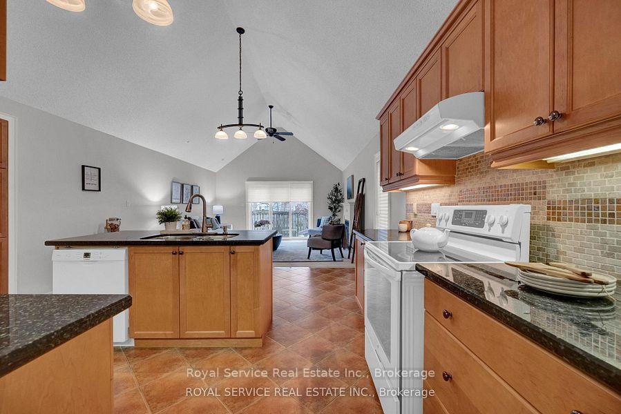 Photo 8 of Unit 5, 350 Lakebreeze Drive, Clarington, Newcastle — HOMEH