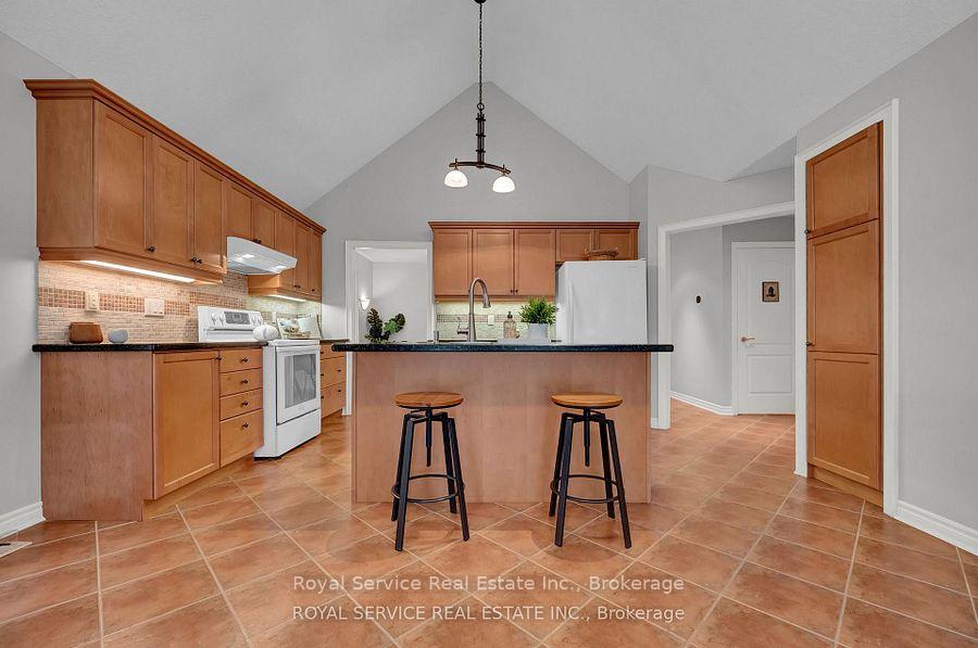 Photo 12 of Unit 5, 350 Lakebreeze Drive, Clarington, Newcastle — HOMEH
